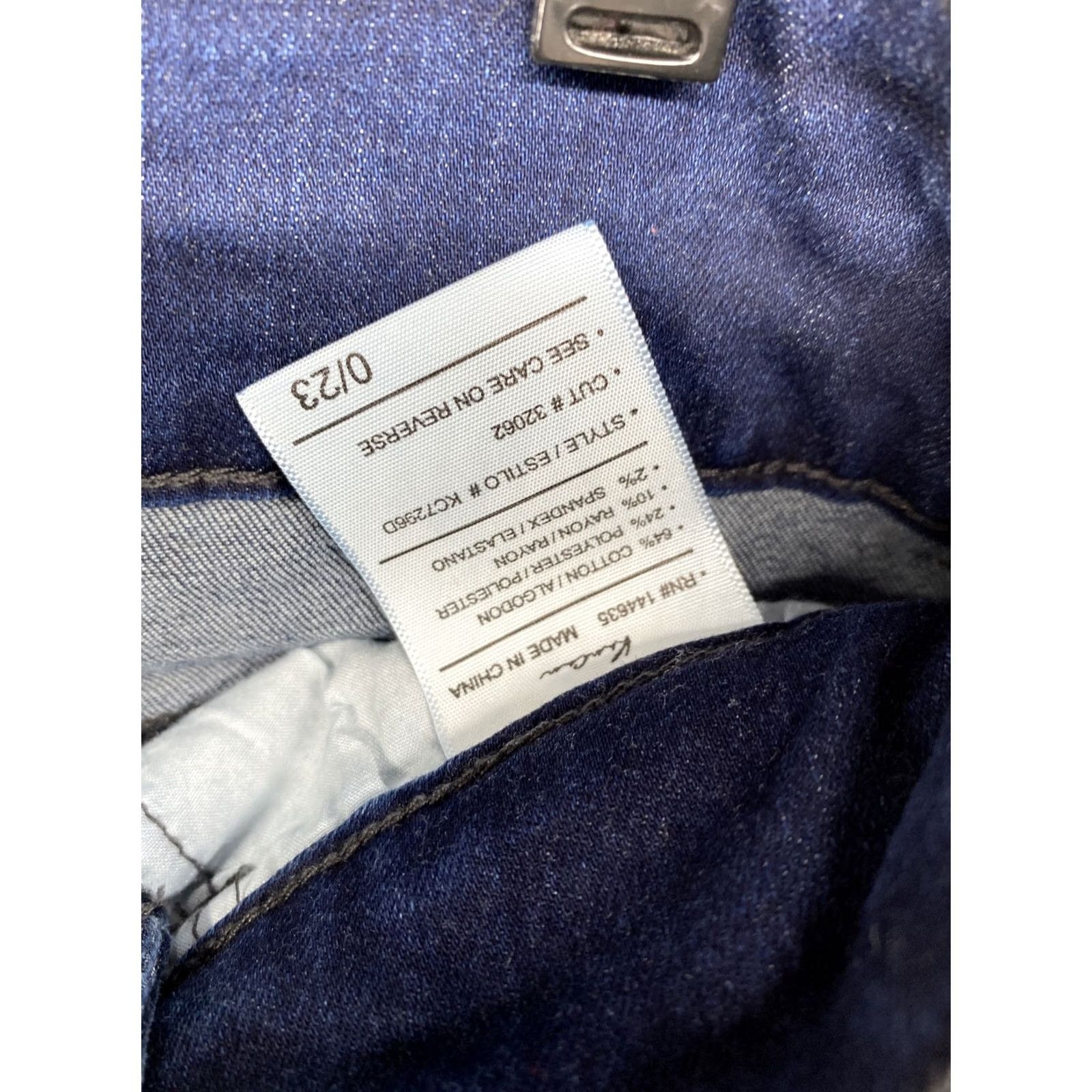 Vintage KAN CAN Signature Distressed Dark Wash Women's Jeans Size 0/23 Slim 5-Pocket Denim Mid Rise Distressed Button Zipper Stretch Jeans Size 25" / US 0 / IT 36 - 5 Thumbnail