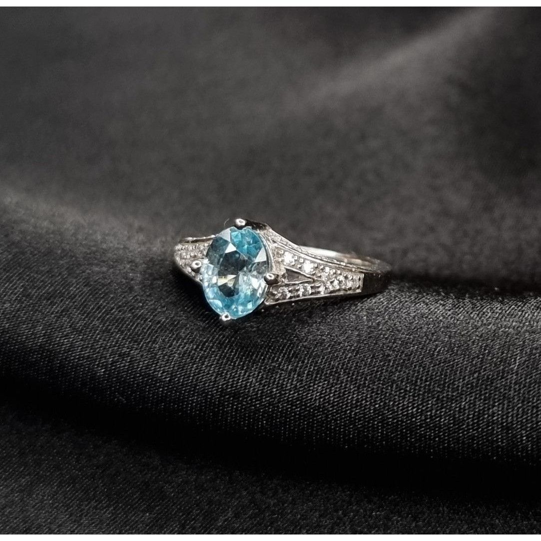 Vintage 925 Sterling Silver Sky Blue Topaz Ring With Accent Stones T Size ONE SIZE - 1 Thumbnail