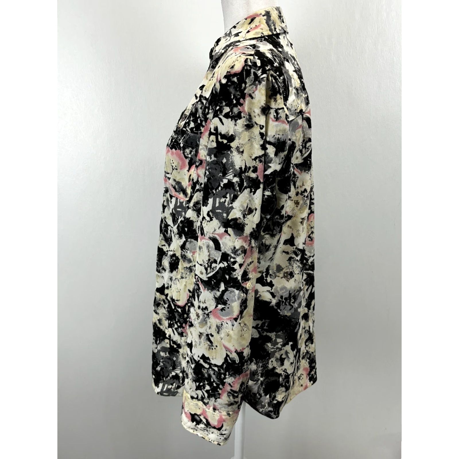 Talbots Talbots Floral Button Up Blouse Shirt 10 VGUC Women’s Multicolor Polyester Long Sleeve Collared Regular Button-Up Size L / US 10 / IT 46 - 2 Thumbnail