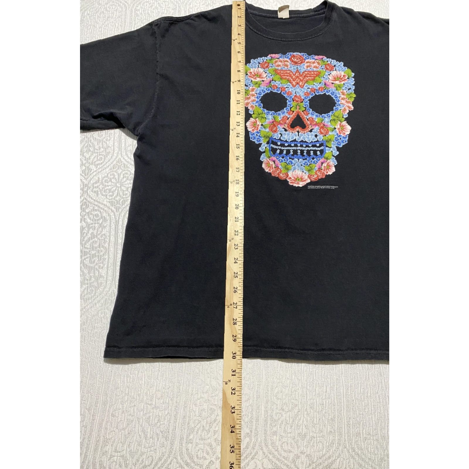Hanes Wonder Woman Shirt Mens 2XL Black Floral Skull Graphic Tee DC Comics Hanes Size US XXL / EU 58 / 5 - 3 Thumbnail