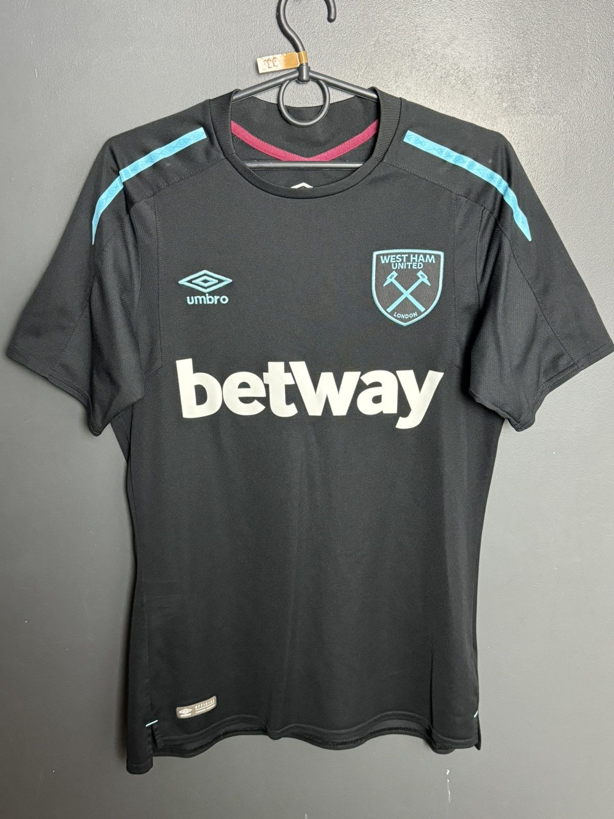 Umbro West Ham United 17/18 Away Lanzini Football Jersey Size US S / EU 44-46 / 1 - 2 Thumbnail
