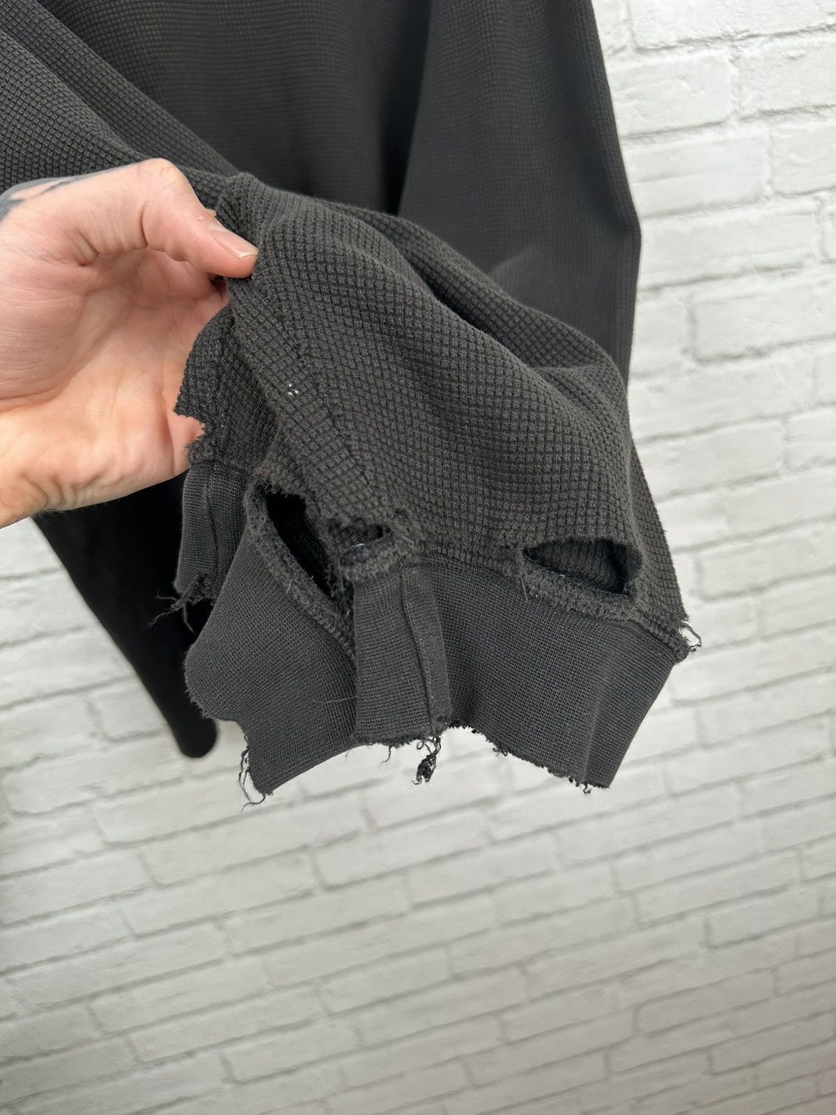 Vintage (L) PERFECTLY THRASHED WAFFLE Knit Black Longsleeve Tee Size US L / EU 52-54 / 3 - 9 Thumbnail