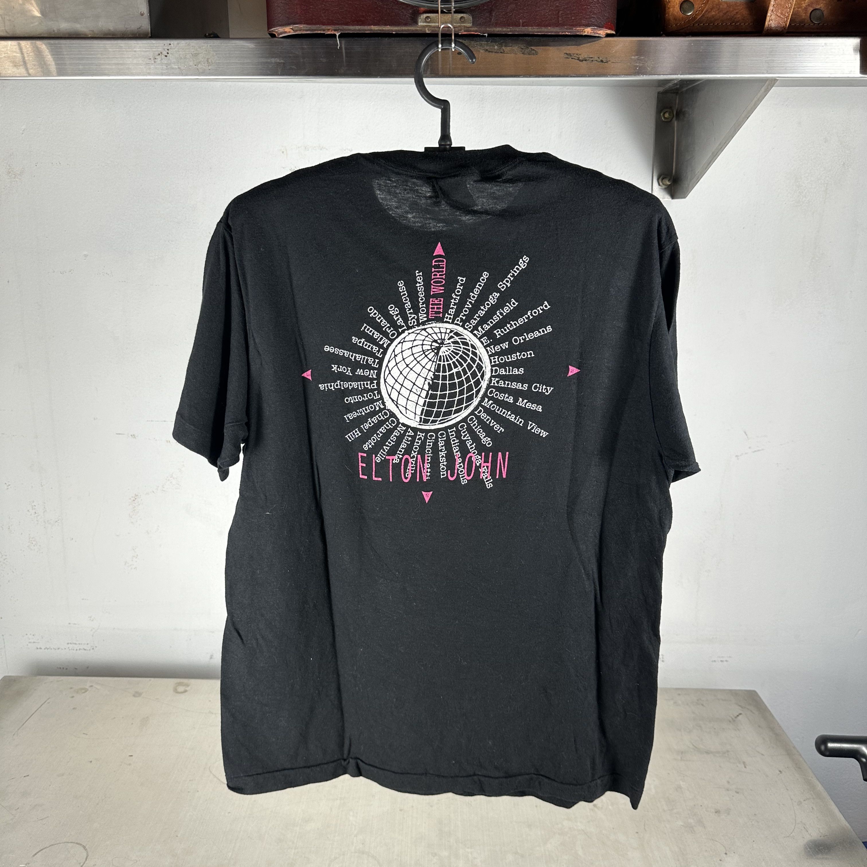 Vintage Vintage 1989-90 Elton John World Tour Concert T-Shirt Size US L / EU 52-54 / 3 - 3 Thumbnail