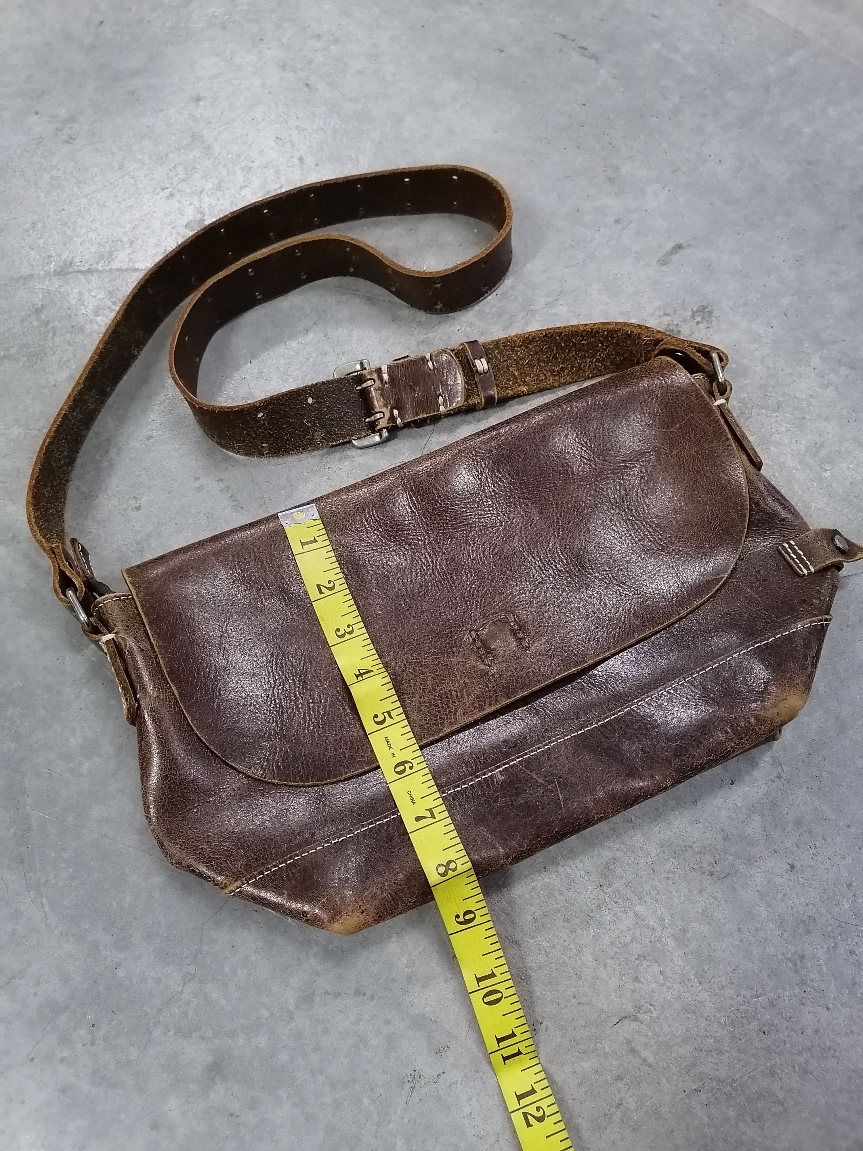 Japanese Brand H 1203 Mano Fece Japan Patina Leather Sling / Crossbody Bag Size ONE SIZE - 12 Thumbnail