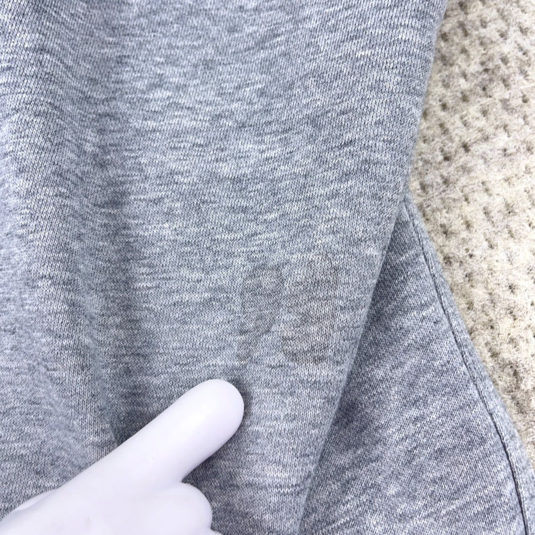 Nike Nike Sweatshirt Men Large Heather Gray Crewneck Sweater Mini Swoosh STAINS Size US L / EU 52-54 / 3 - 4 Thumbnail