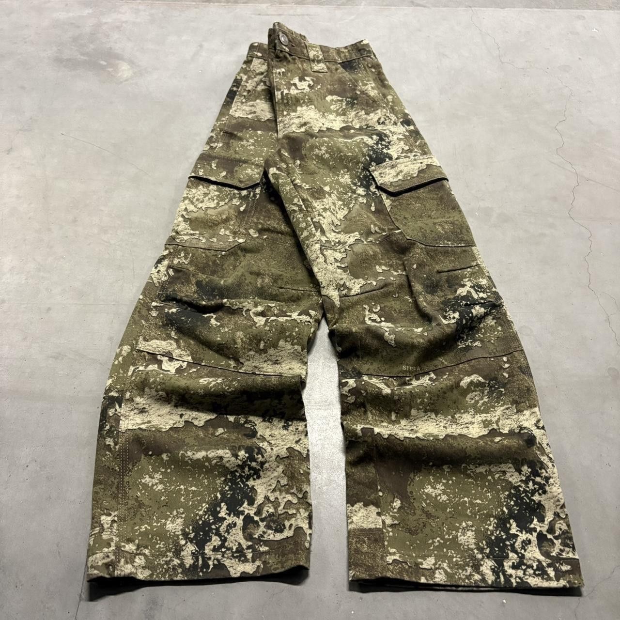 Vintage Crazy Vintage Y2K/2000s Baggy Real Camo DoubleKnee Camo Cargo Pants! Size US 26 / EU 42 - 1 Thumbnail