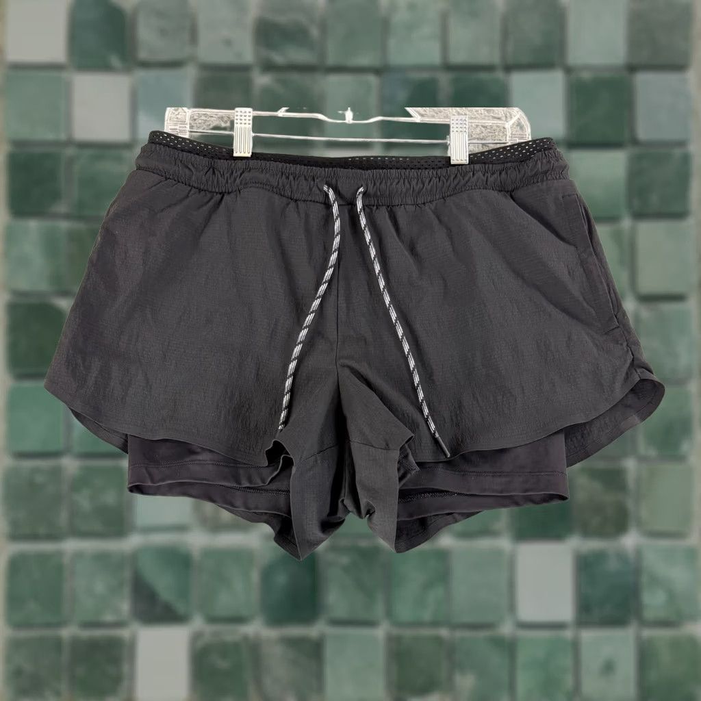 Athleta Athleta Shorts Womens Medium Black Drawstring 2 in 1 Athletic Run Easy Care Pockets Size 32" / US 10 / IT 46 - 1 Thumbnail