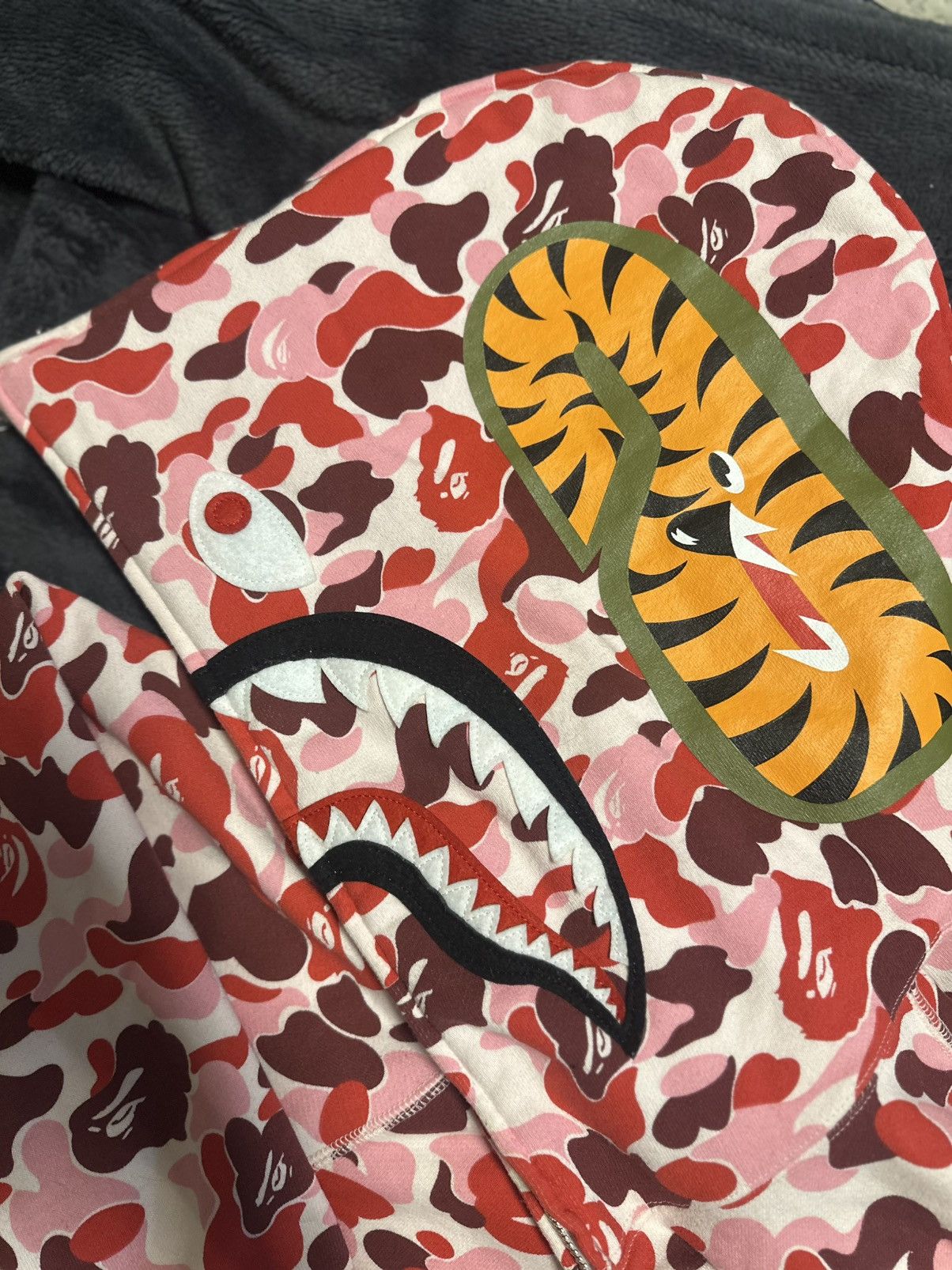 Bape Bape shark full zip hoodie hiroshima exlusive camo city Size US L / EU 52-54 / 3 - 3 Thumbnail