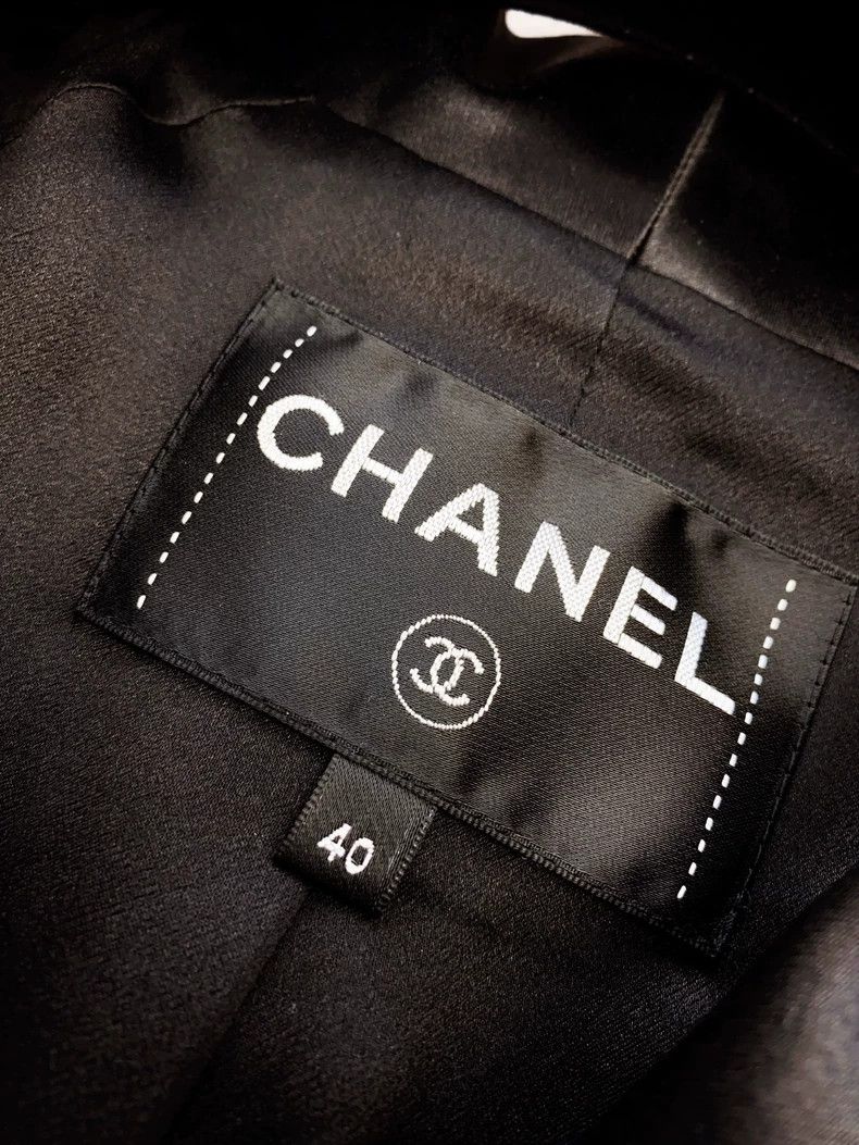 Chanel Chanel 22 Spring and Summer Preview Black and White Short Size S / US 4 / IT 40 - 4 Thumbnail