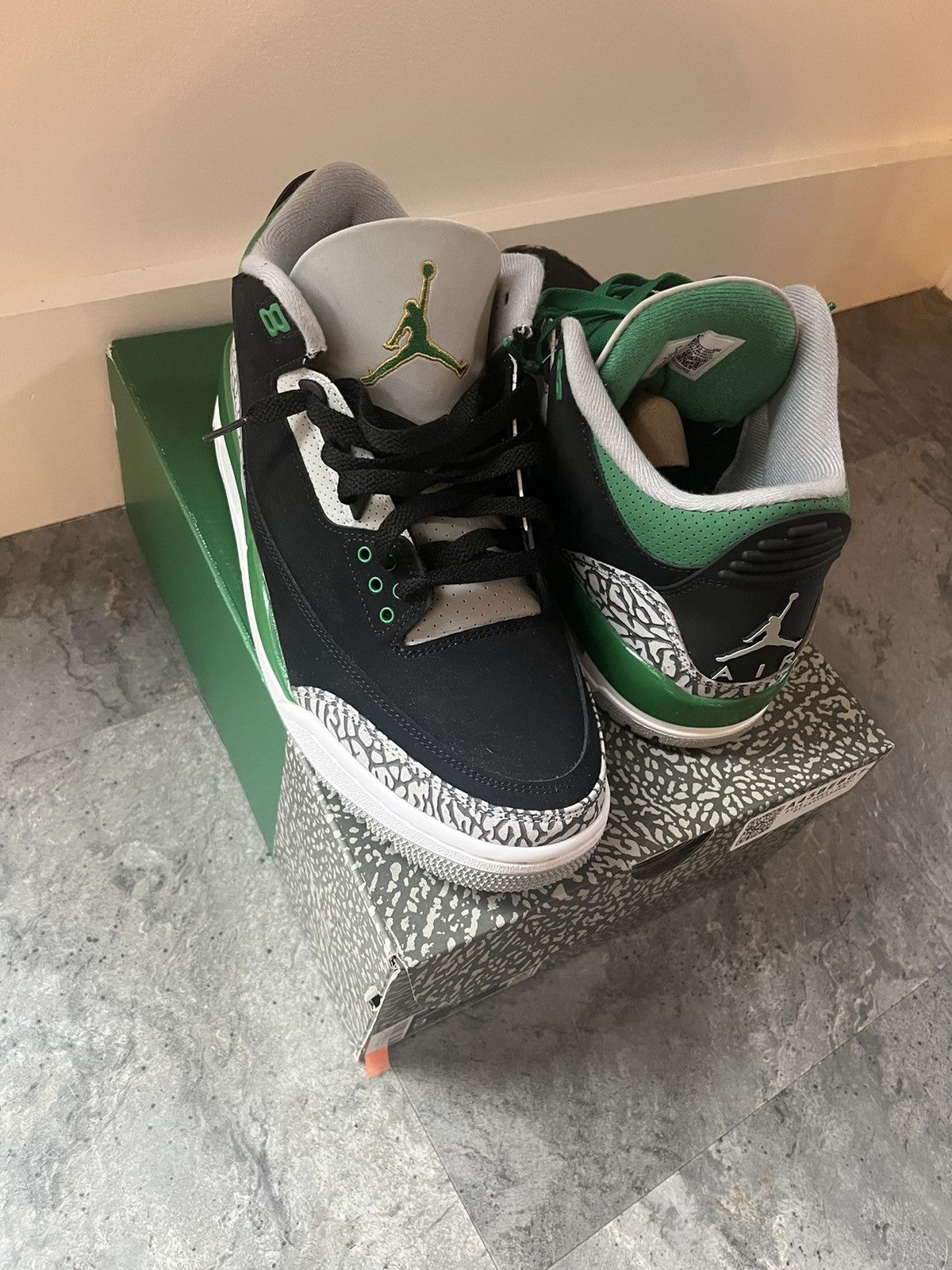 Jordan Brand × Nike Jordan 3 Retro pine green Size US 9 / EU 42 - 11 Thumbnail