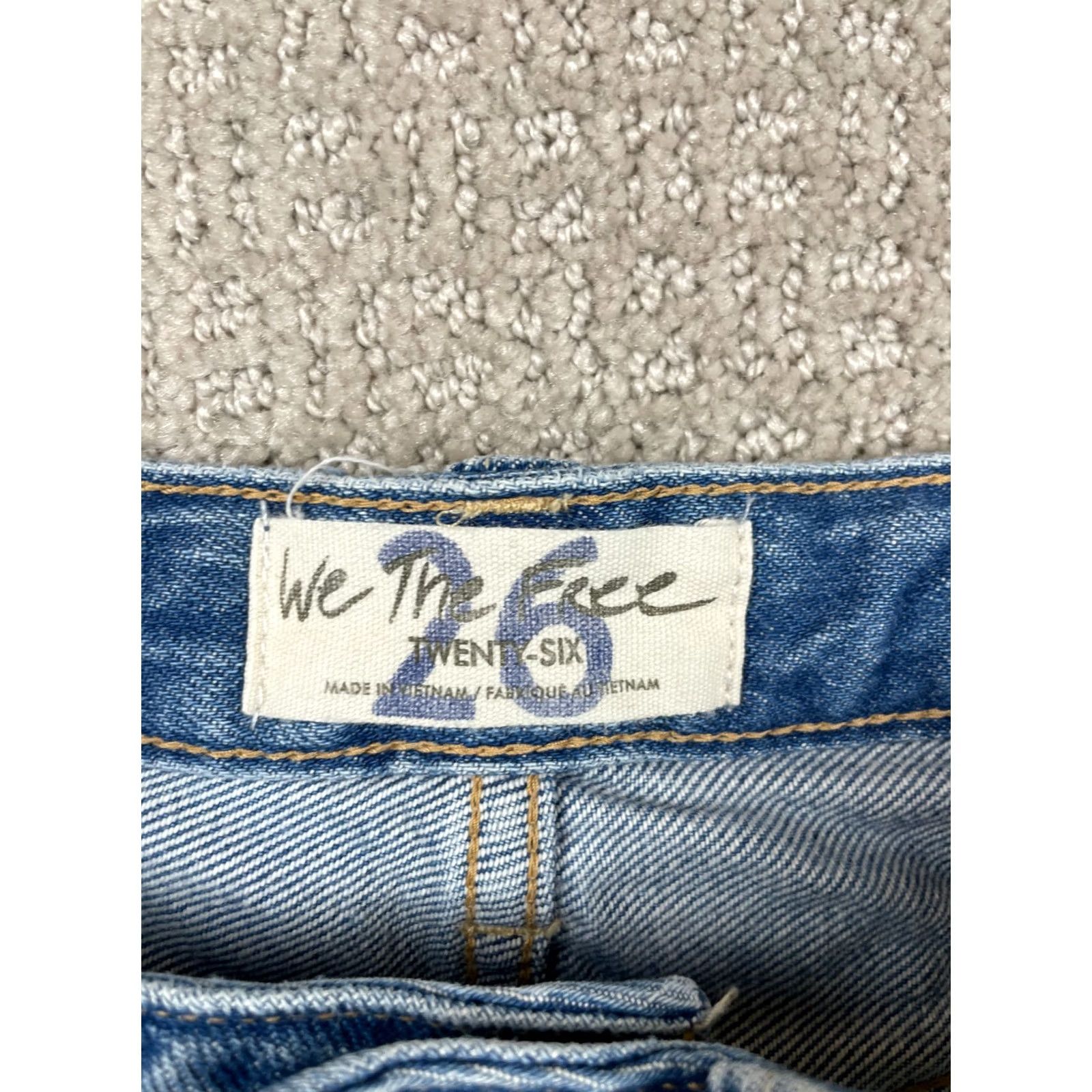 Vintage We The Free Shorts Button Fly Denim Jorts Distressed Raw Hem Womens 26 Blue Solid 5-Pocket Regular Summer Spring Casual Size 26" / US 2 / IT 38 - 4 Thumbnail