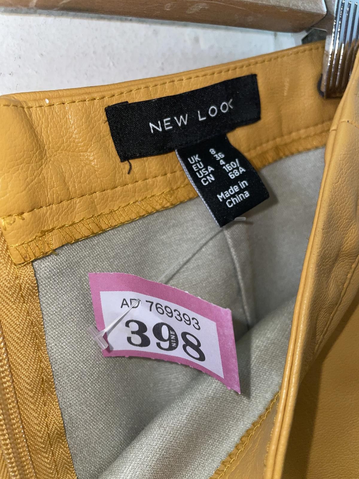 New Look Stylish New Look Yellow Leather Mini Skirt Size 27" / US 4 / IT 40 - 2 Thumbnail