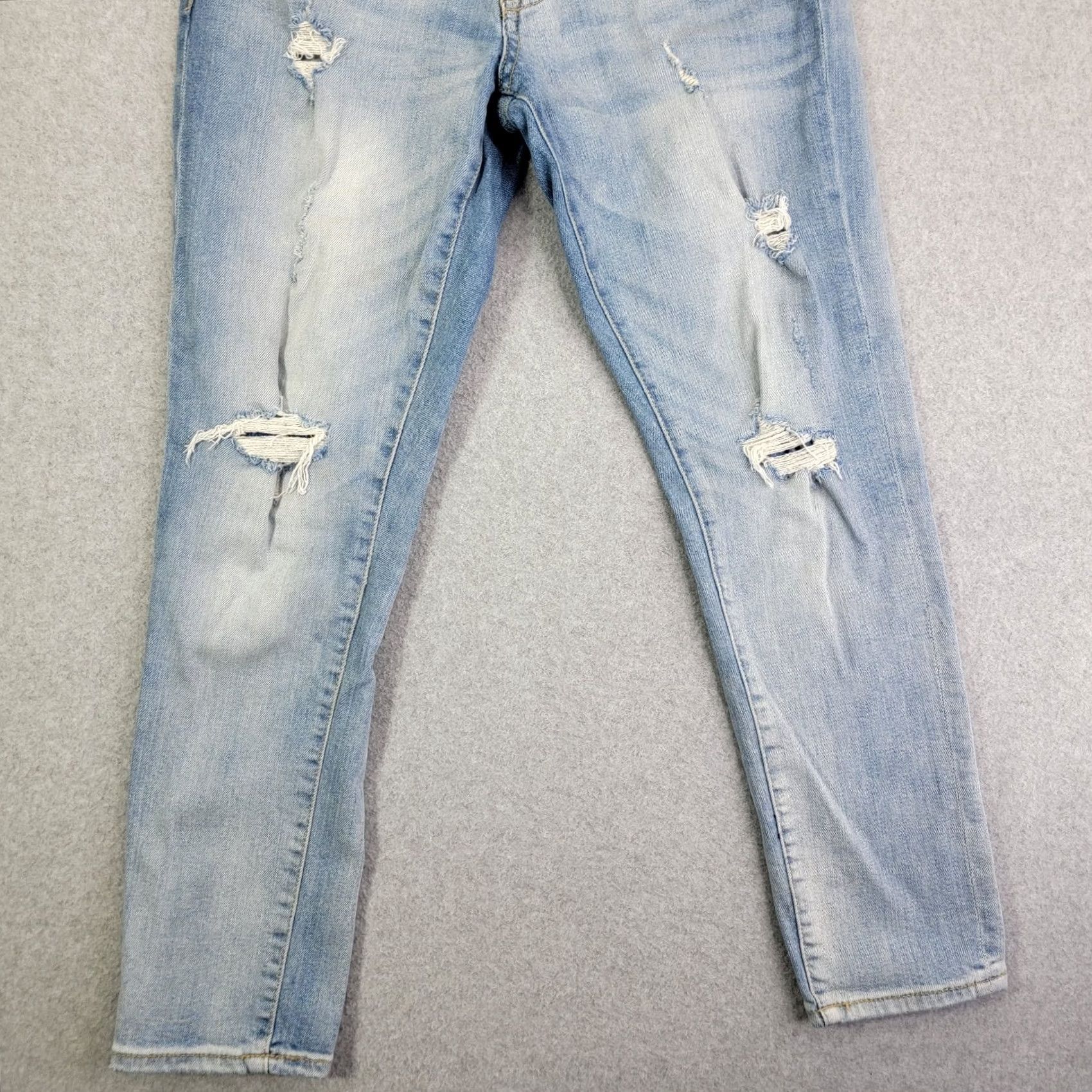 Vintage Aéropostale Jeans Women's 27 / 28 Blue Light Wash Athletic Skinny Distressed y2k Jeans Size 27" / US 4 / IT 40 - 2 Thumbnail