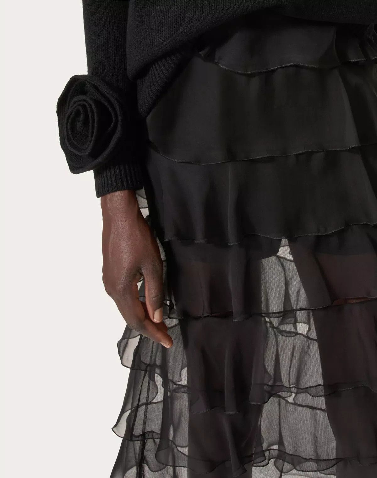 Valentino o1s1wg110426 Chiffon Skirt in Nero Size 28" / US 6 / IT 42 - 6 Thumbnail