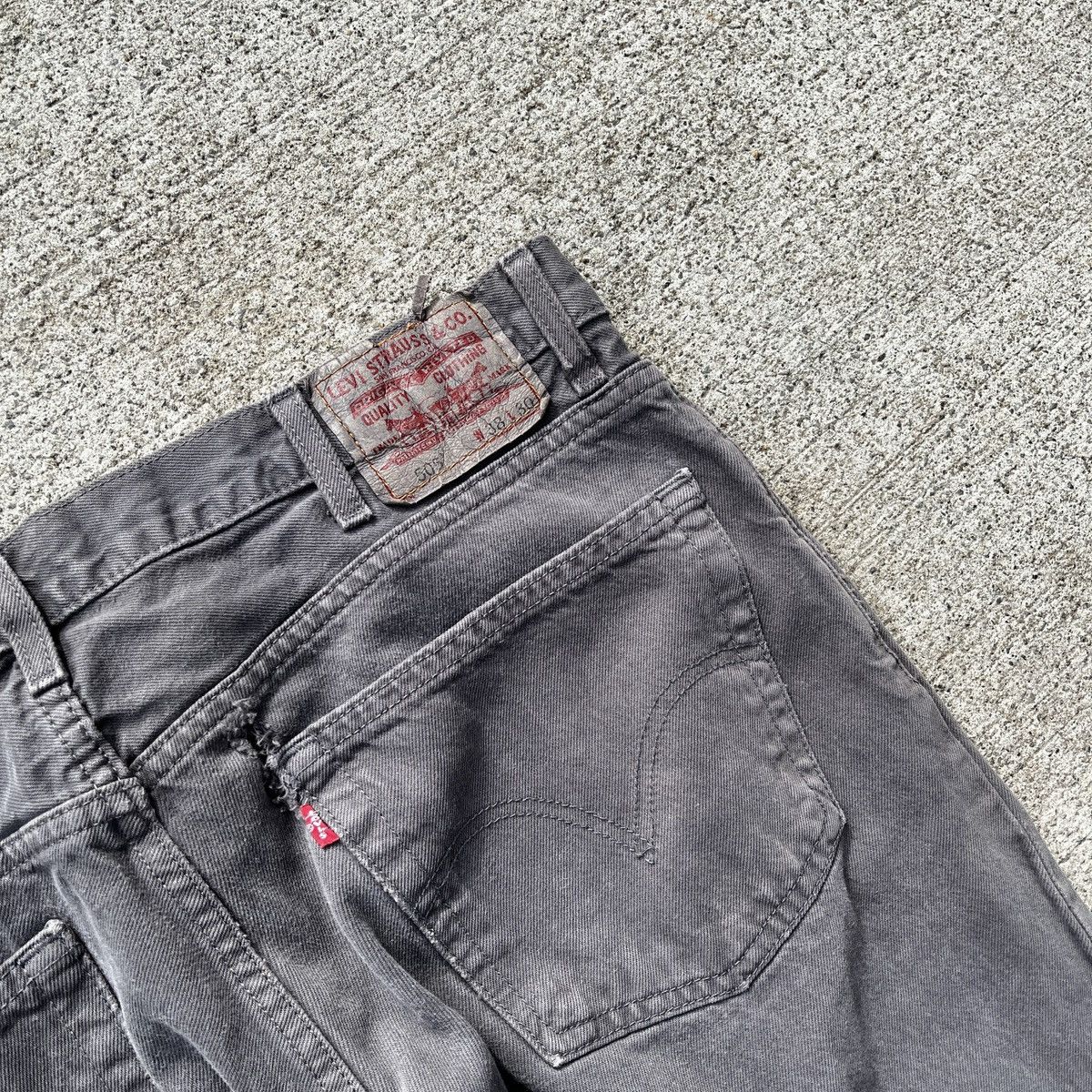 Vintage Vintage Levi’s 505 Faded Jeans 38x30 Worn Distressed Size US 38 / EU 54 - 9 Thumbnail
