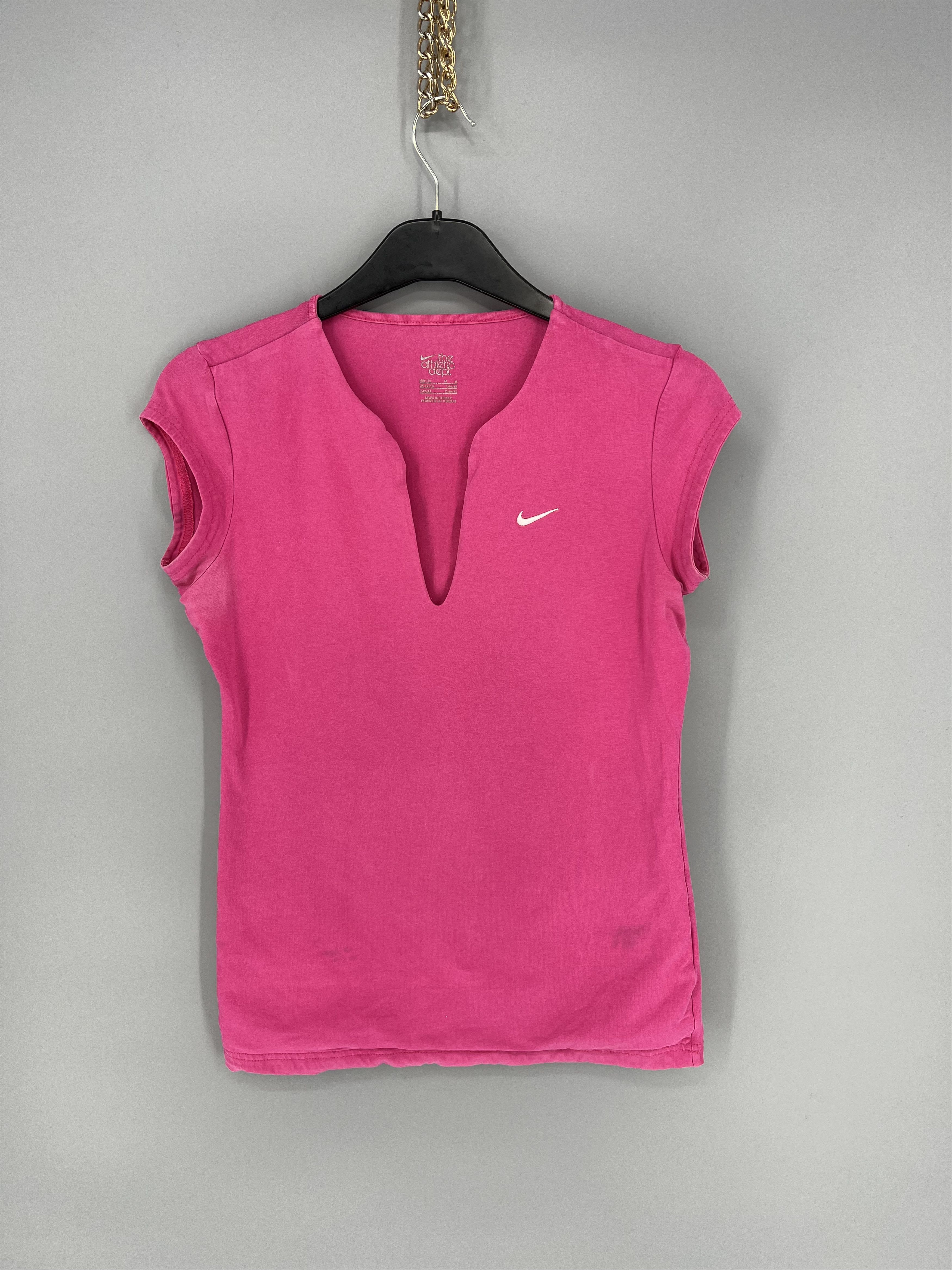 Nike Vintage 90s Nike Big Logo Faded T-shirt Streetwear Style Size M / US 6-8 / IT 42-44 - 1 Thumbnail