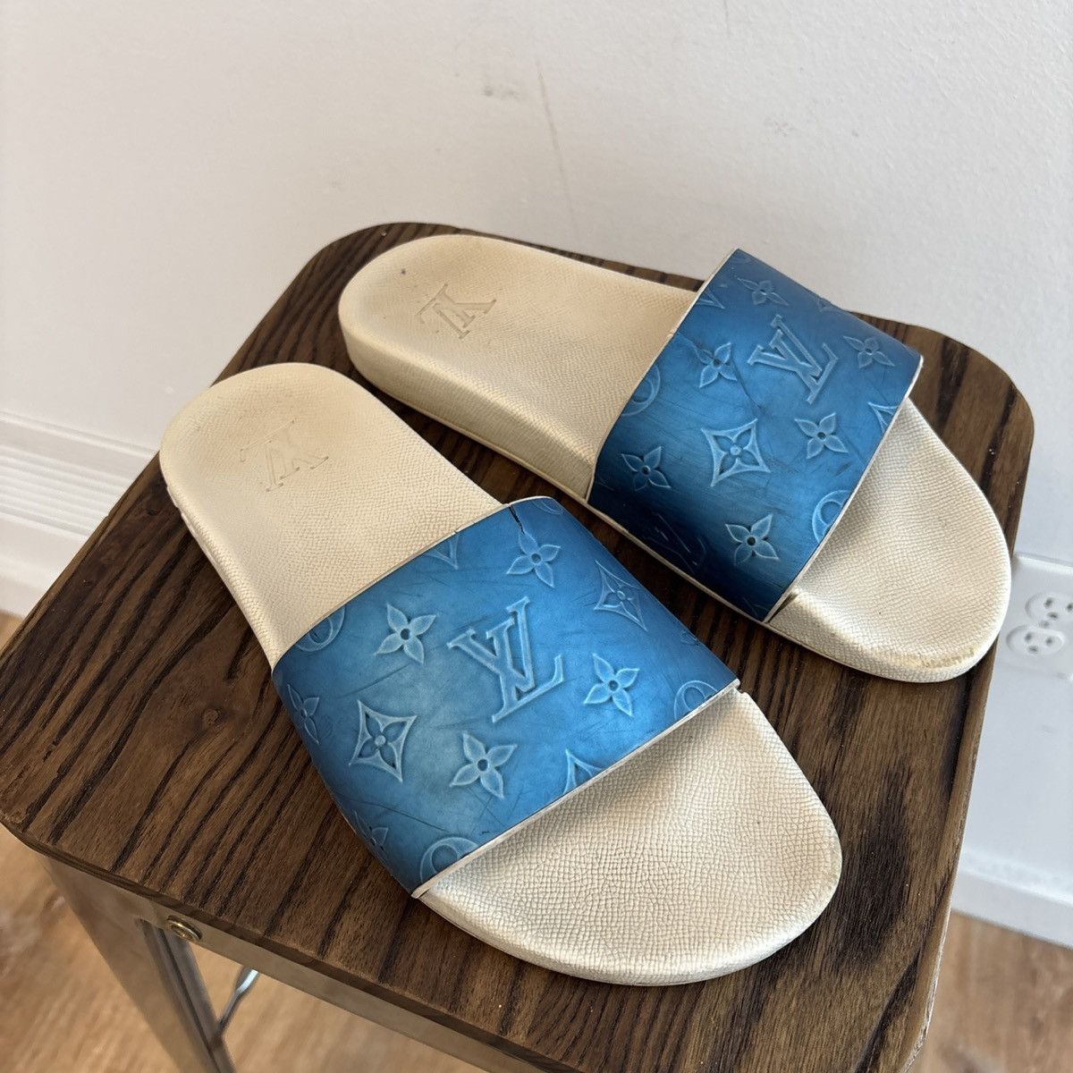 Louis Vuitton Louis Vuitton Blue Monogram Slide size 7 LV / 8 US Size US 8 / EU 41 - 1 Thumbnail