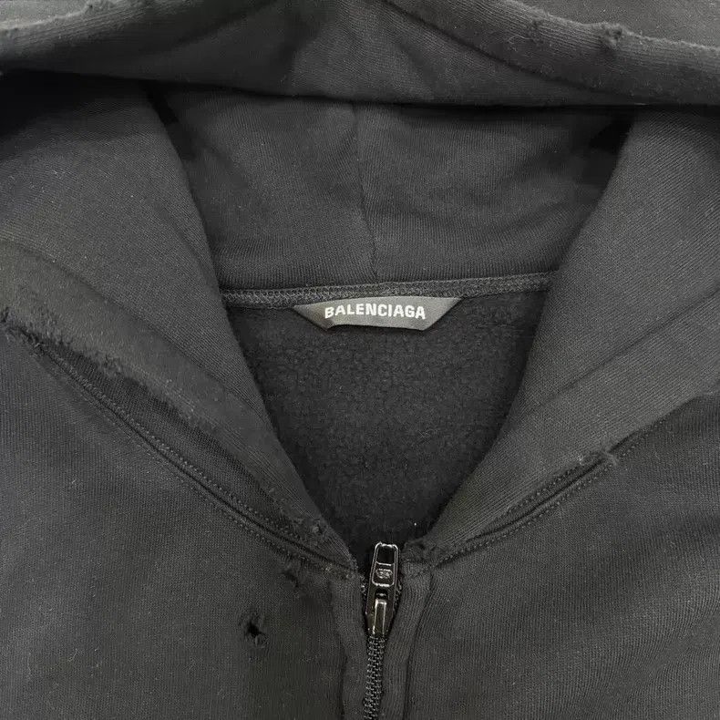 Balenciaga Balenciaga Signature Zip Destruction Zip Sweatshirt Size US S / EU 44-46 / 1 - 3 Thumbnail