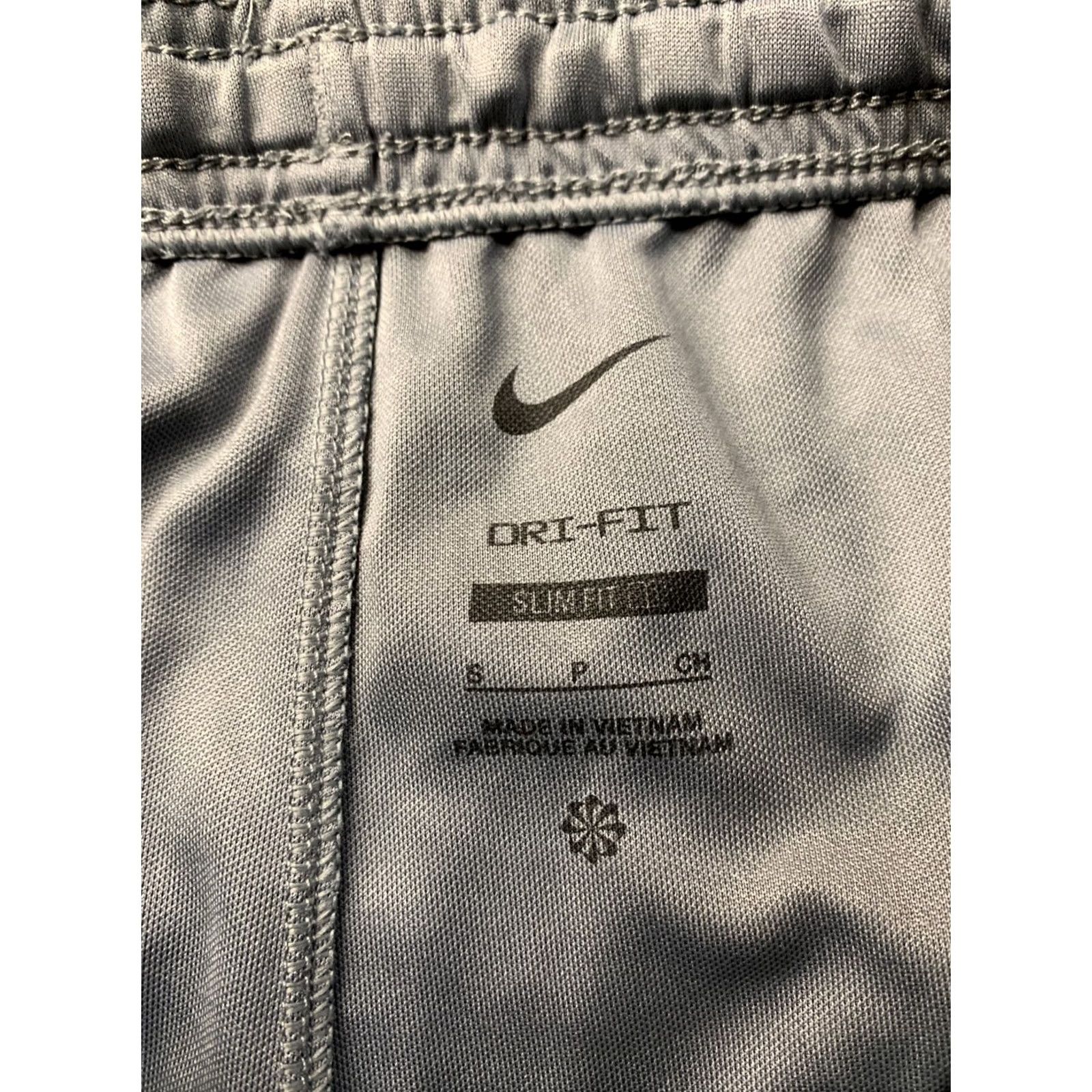 Nike NIKE Dri-FIT Academy ORIGINAL 2025 MEN Football Slim Shorts S Gray and White Nike Dri-FIT Academy Short Mens Slim Fit Training Summer 2025 Size US 29 - 4 Thumbnail
