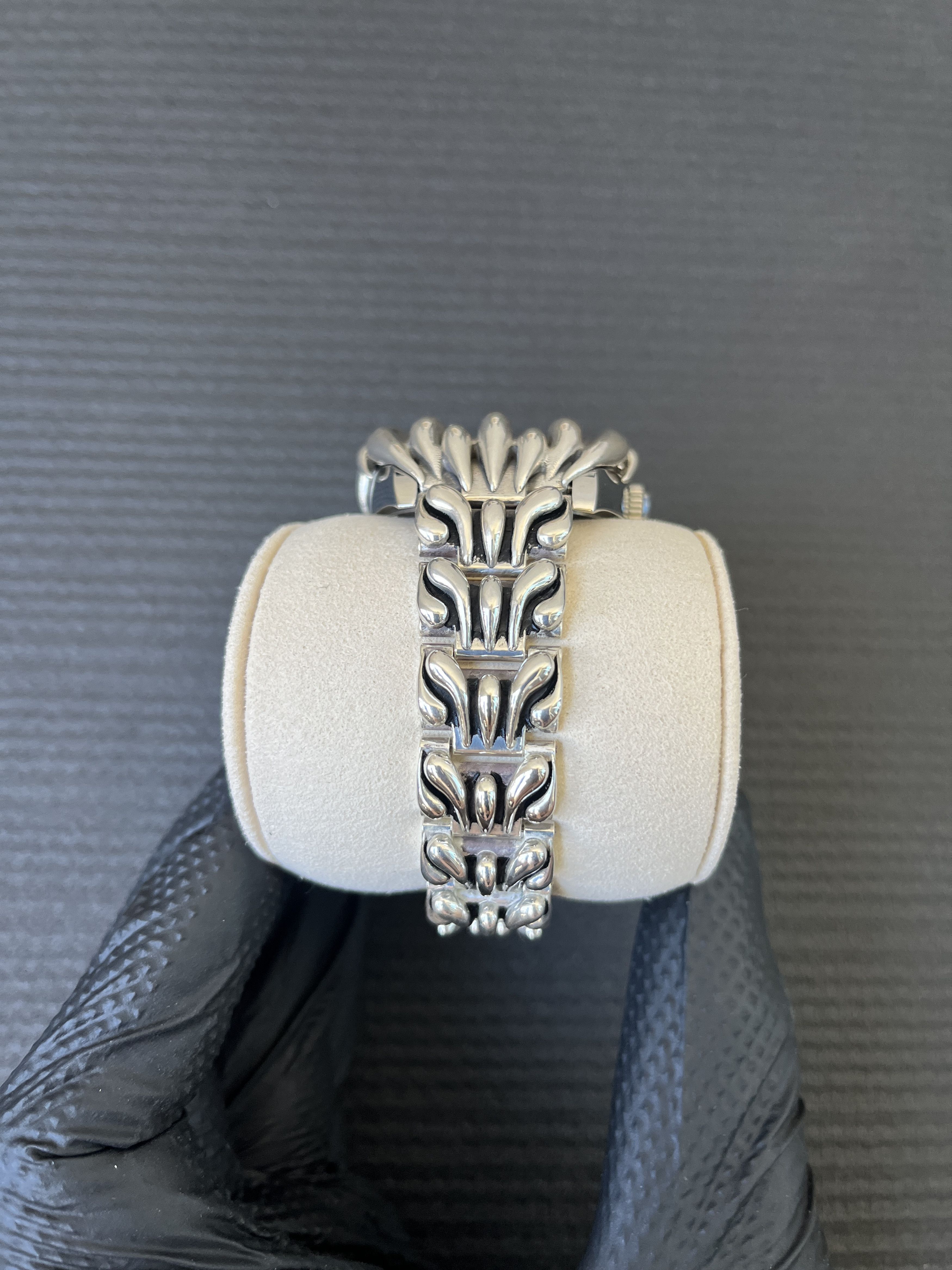 Alabaster Industries Alabaster Industries Golden Web Spider Stainless Steel Watch Size 40 - 6 Thumbnail