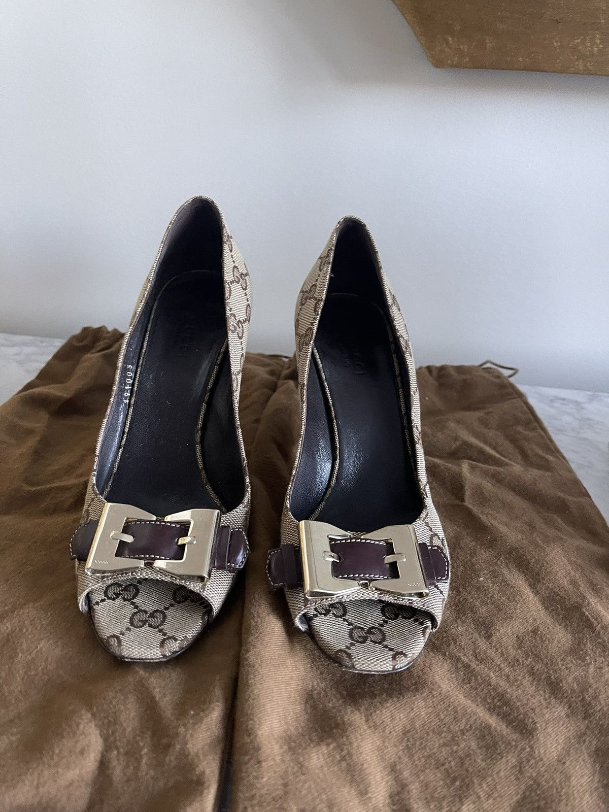 Gucci × Vintage Vintage Gucci Monogram Canvas Leather Heels Pumps Size US 7.5 / IT 37.5 - 2 Thumbnail
