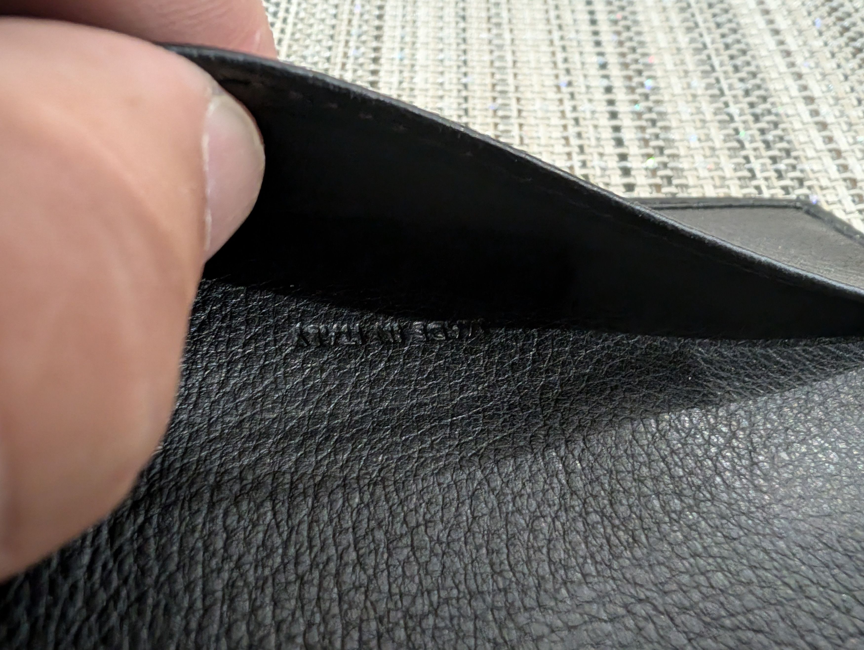 Burberry Burberry Embossed Leather Passport Holder Size ONE SIZE - 7 Thumbnail