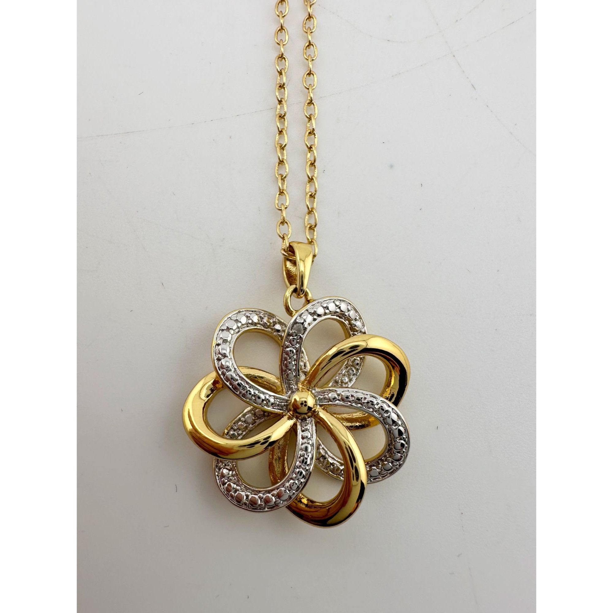 Other Pretty Two Tone Flower Pendant 22kt Gold Overlay Size ONE SIZE - 7 Thumbnail