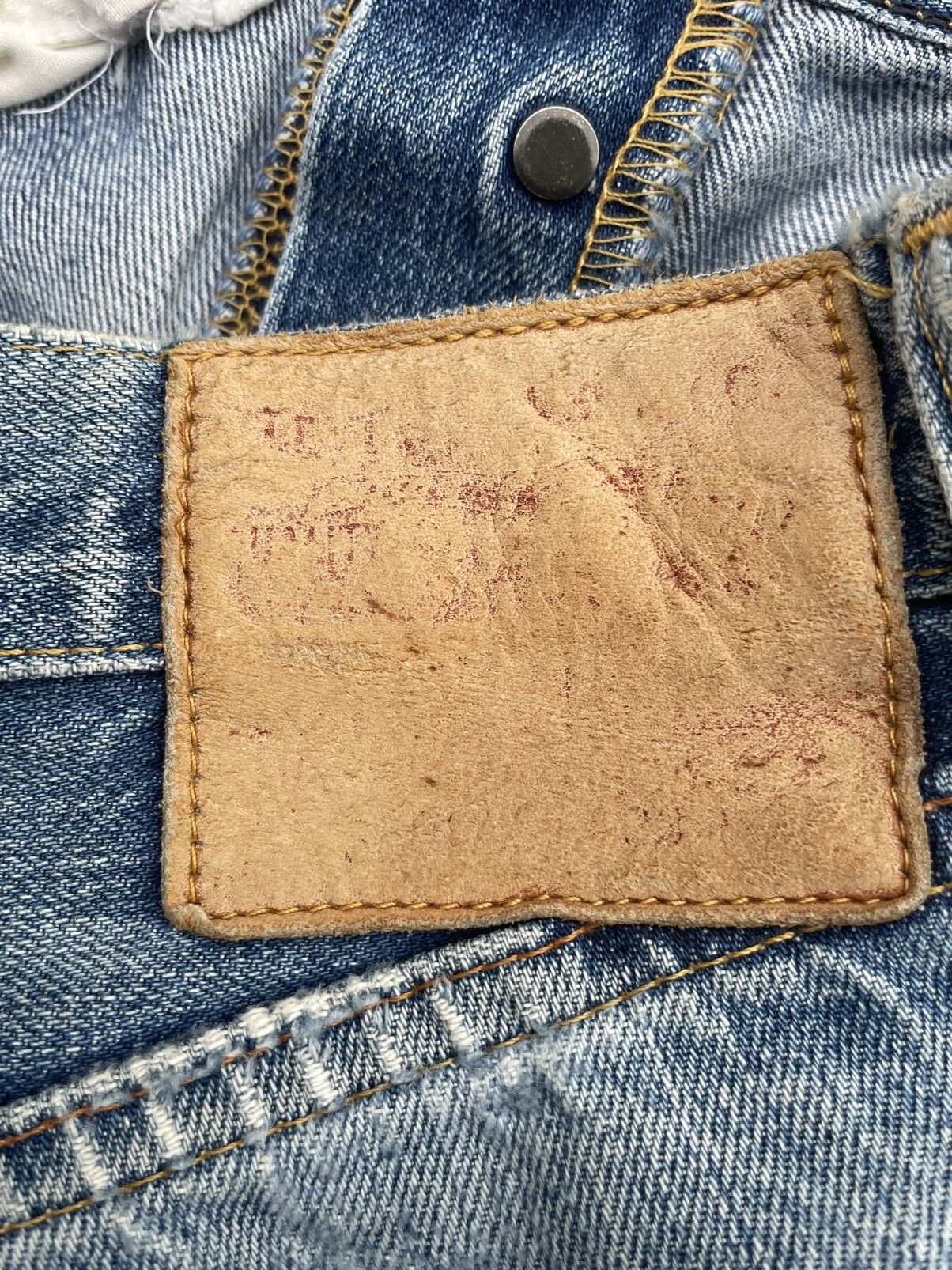 Levi's Vintage 1999 Levis 501 E 1944 Selvedge Distresed Size US 32 / EU 48 - 14 Thumbnail
