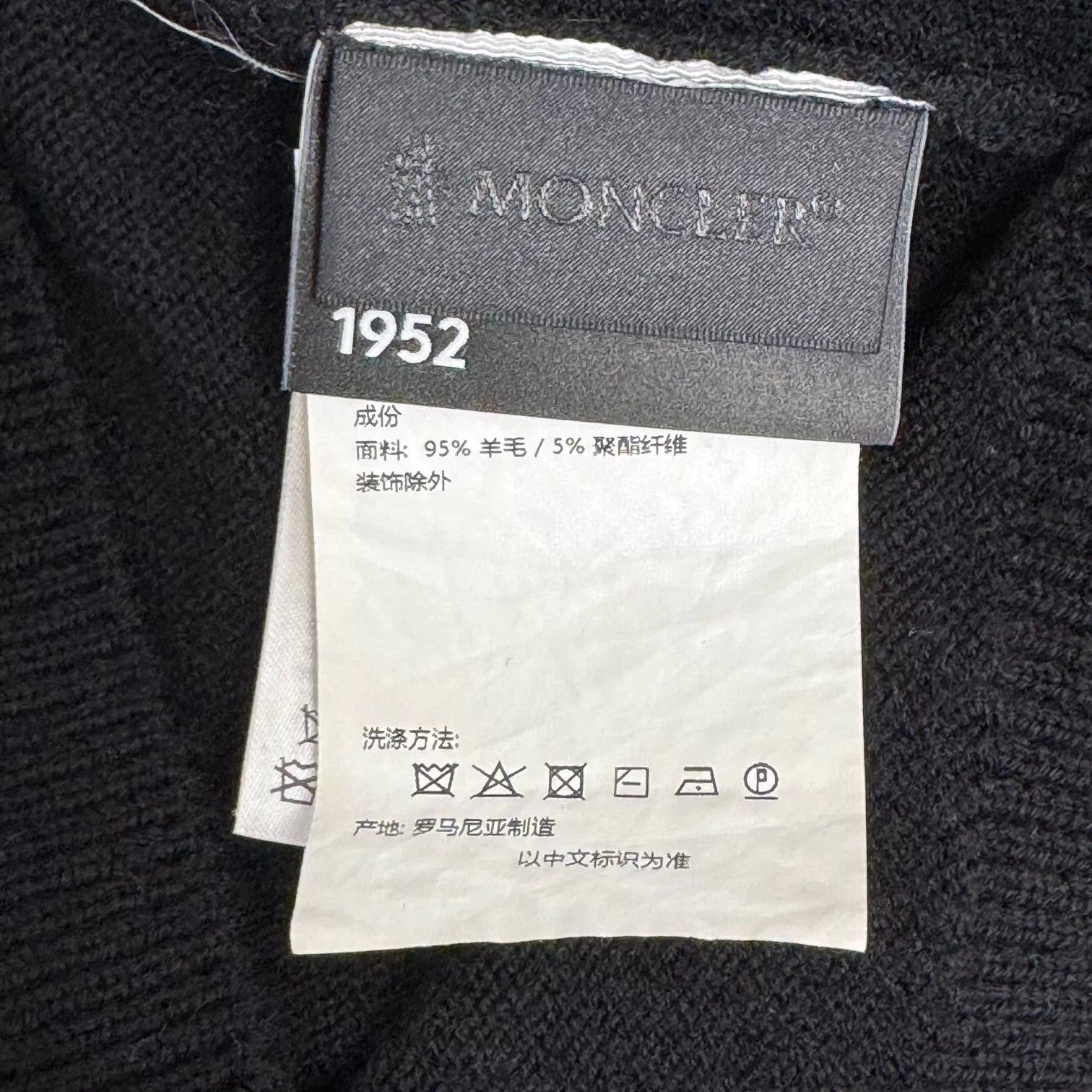 Moncler rove0490 Moncler Black and Red Embroidered Logo Wool Sweater Size M / US 6-8 / IT 42-44 - 3 Thumbnail