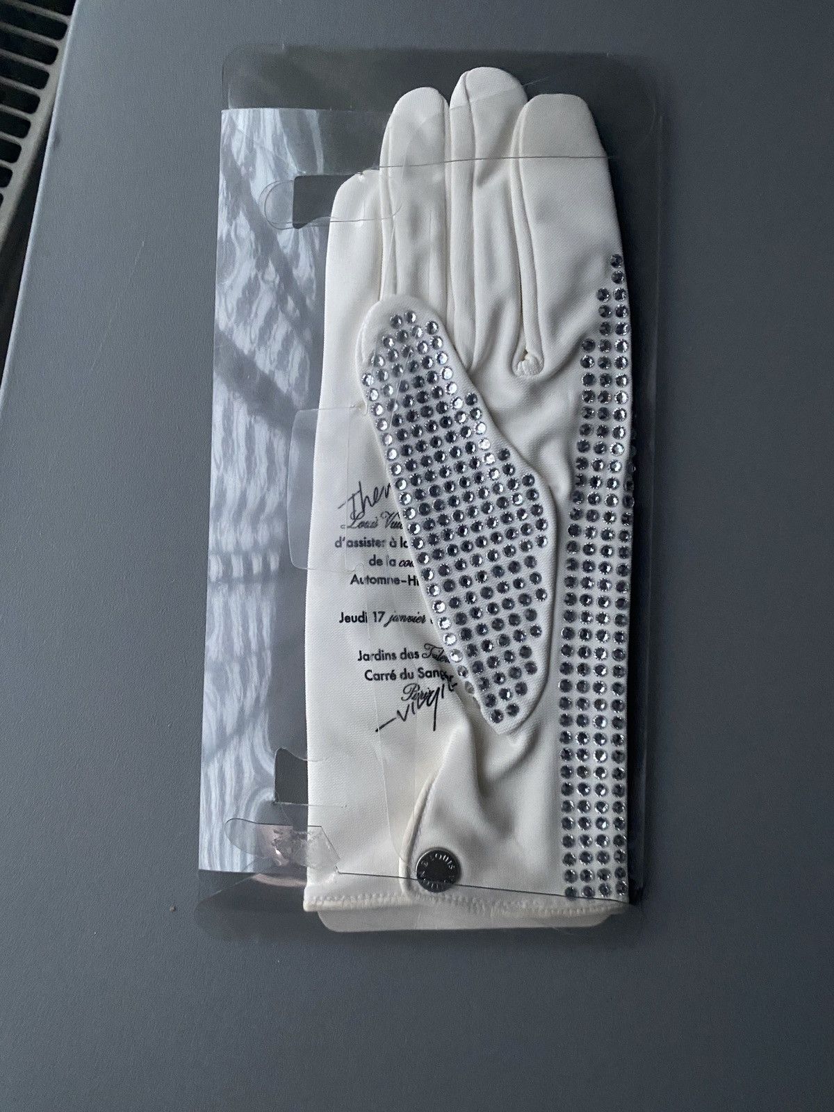 Louis Vuitton Louis Vuitton FW19 Virgil MJ Glove Invite Size ONE SIZE - 5 Thumbnail