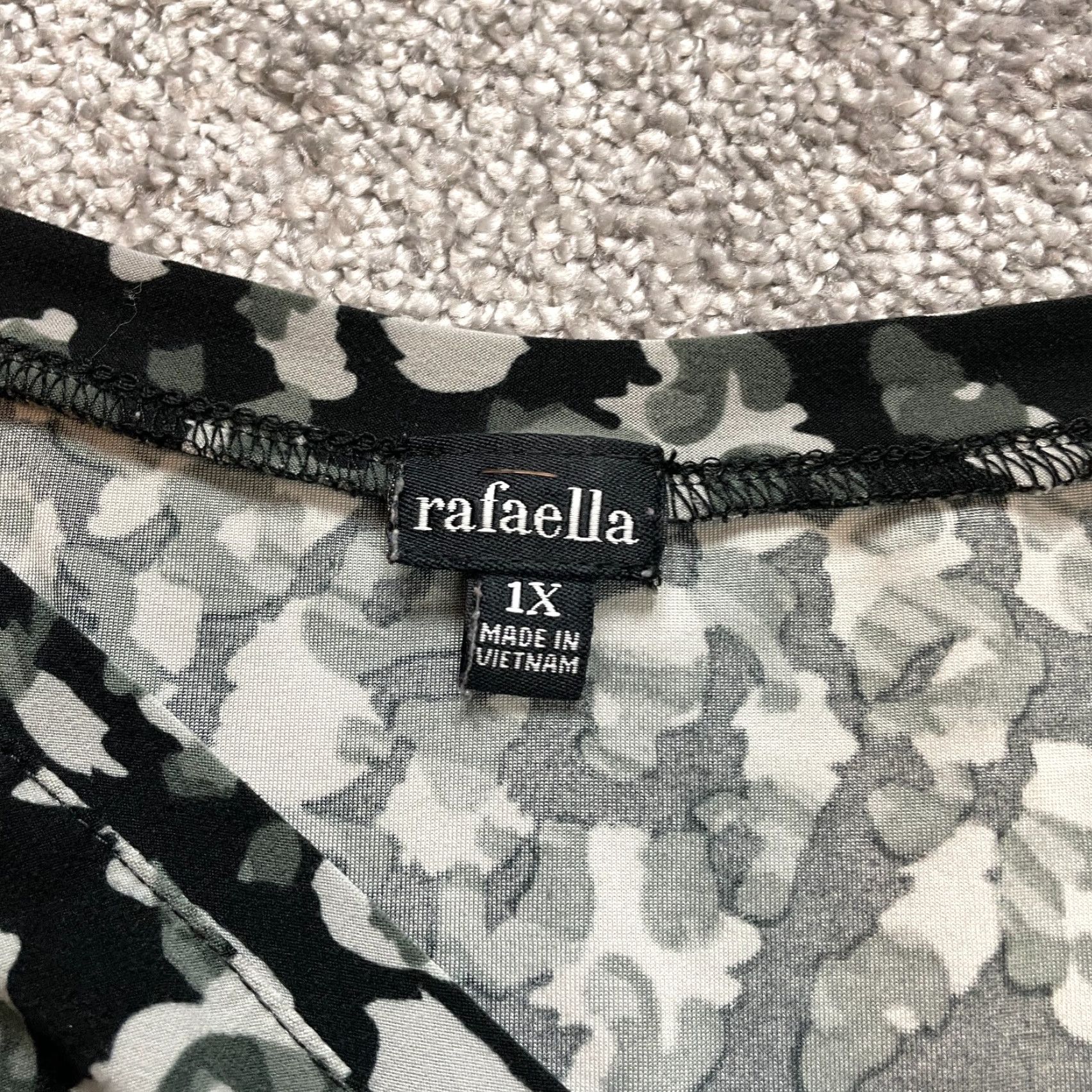 Vintage Rafaella Blouse Shirt Womens 1X Black Long Sleeve V Neck Bunched Chest Stretch Polka Dot Lace Screened for Business Casual Workwear Size XL / US 12-14 / IT 48-50 - 3 Thumbnail