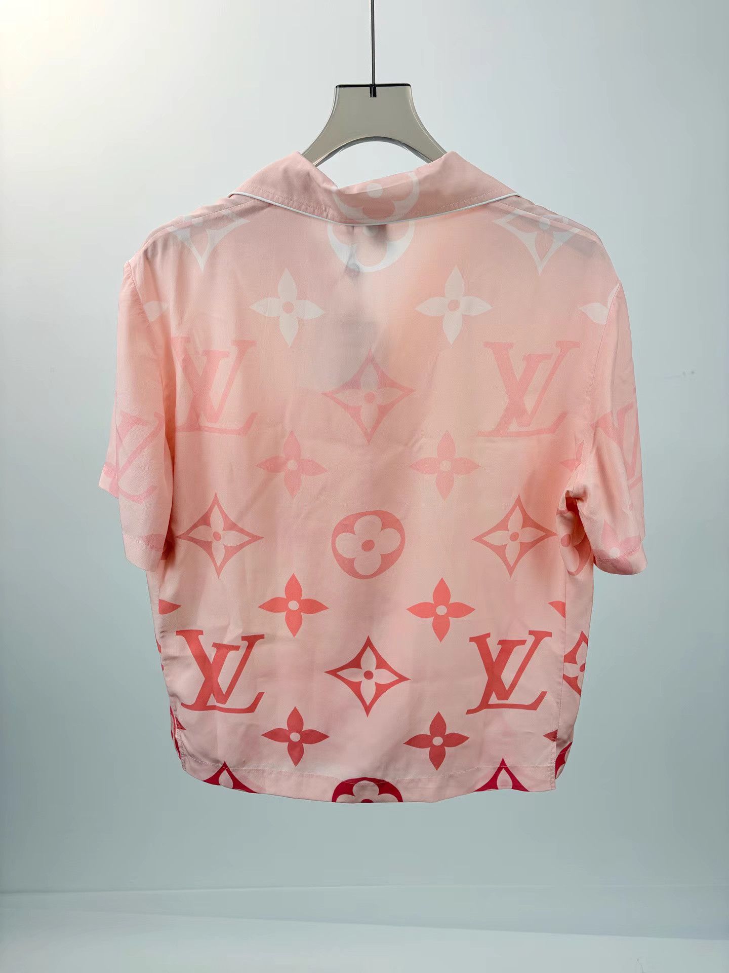 Louis Vuitton LV Gradient Monogram Short Sleeve Shirt K1 Size XS / US 0-2 / IT 36-38 - 2 Thumbnail