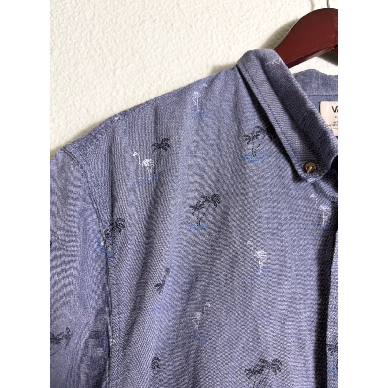 Vans VANS Palm Trees/Flamingo Chambray Button-Down Shirt Mens XL Blue Size US XL / EU 56 / 4 - 4 Thumbnail
