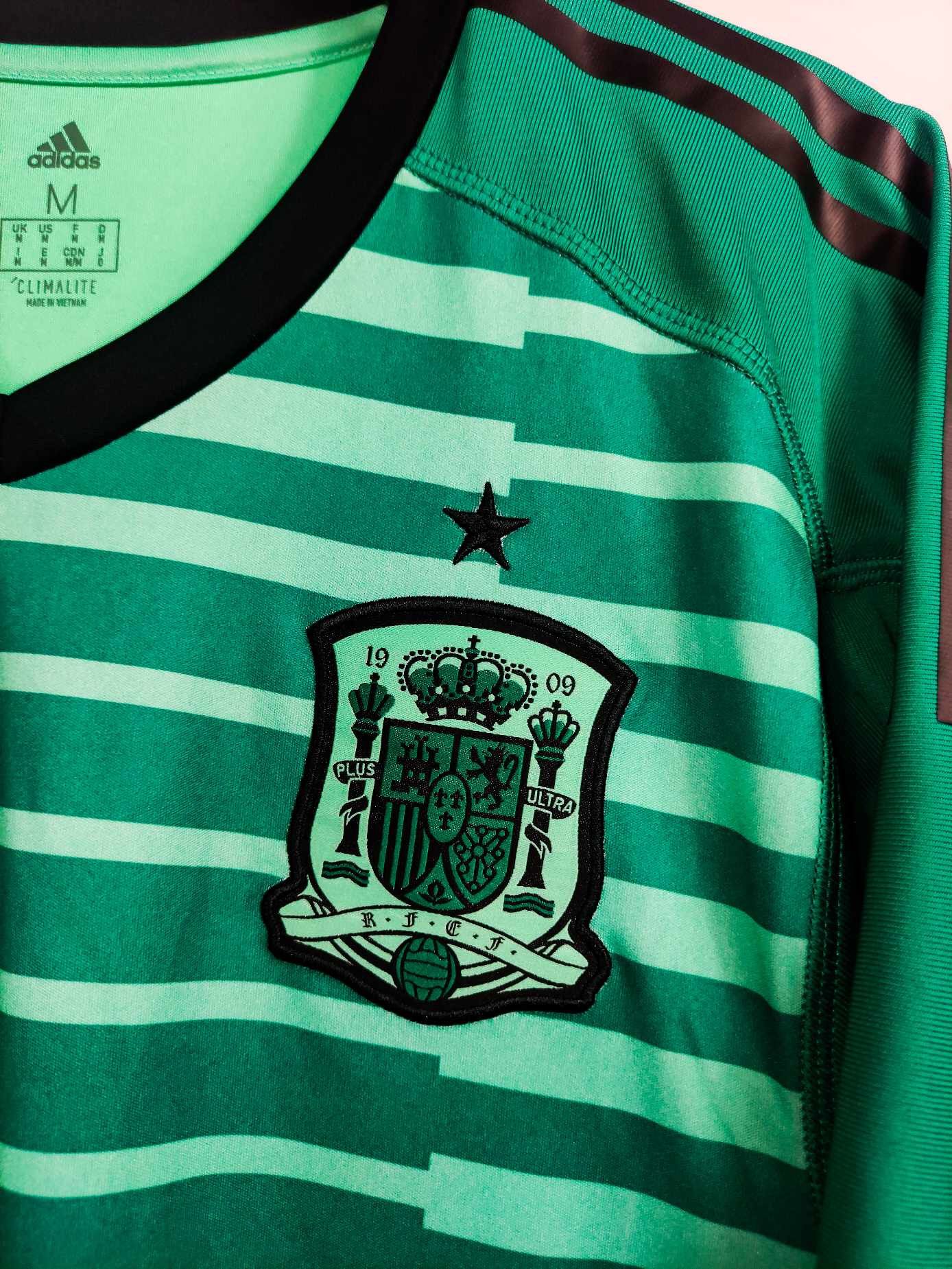 Adidas Spain NT Goalkeeper World Cup 2018 Adidas Home Jersey De Gea Size US M / EU 48-50 / 2 - 4 Thumbnail