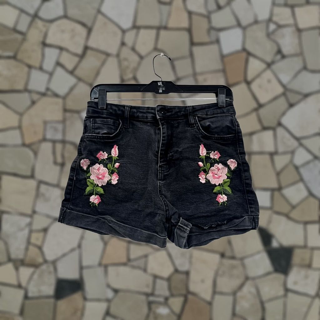 Guess Guess Womens Black Denim Shorts With Floral Embroidery Size 28 Size 28" / US 6 / IT 42 - 1 Thumbnail