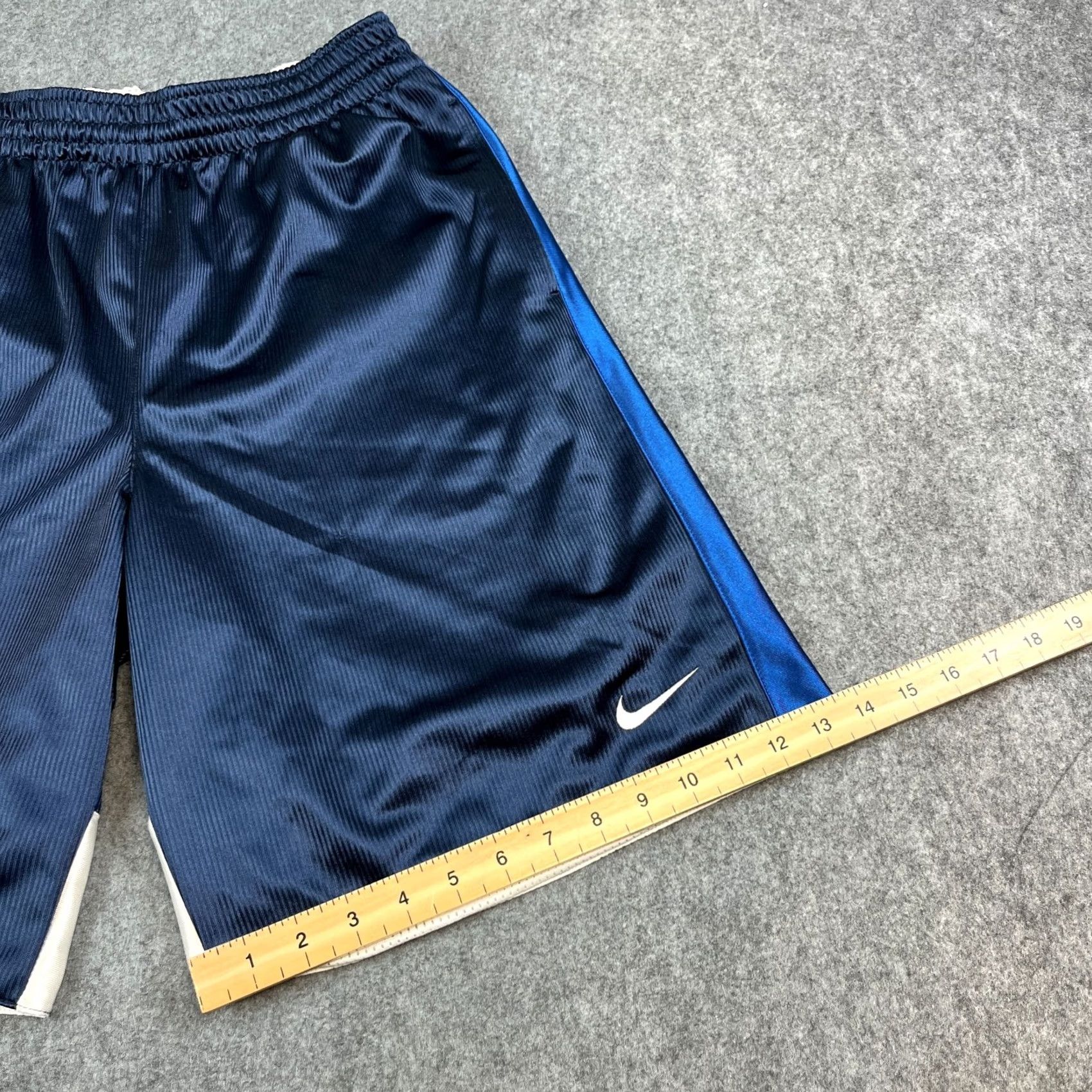 Nike VINTAGE Nike Mens Sweat Shorts L Blue 00s Y2K Sweat Shorts Nike Mens L Blue 00s Y2K Size US 33 - 4 Thumbnail