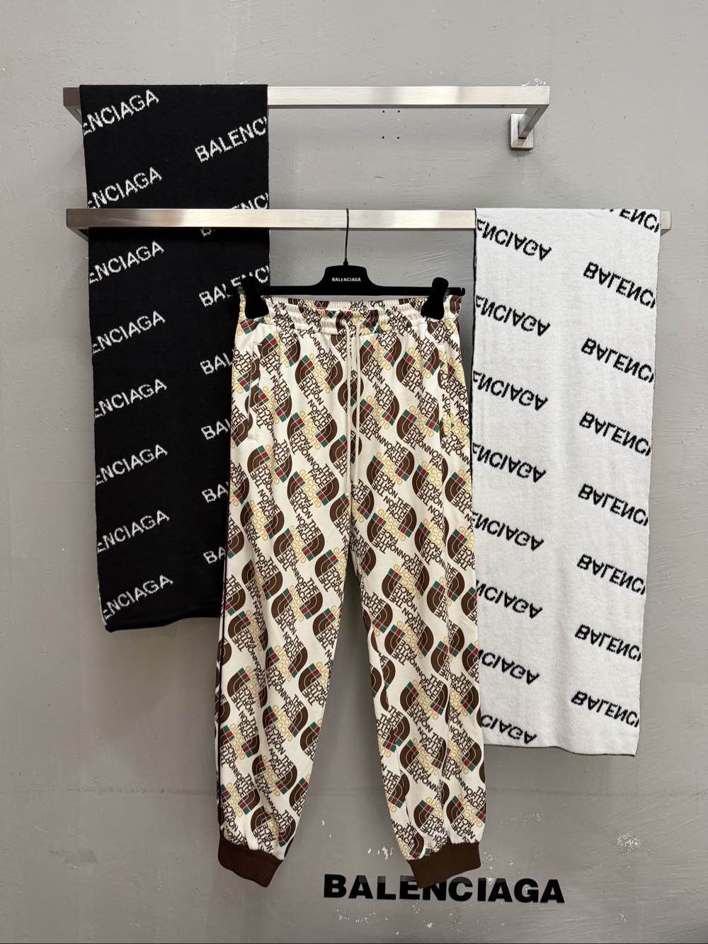 Gucci Gucci x The North Face Logo Print Sweatpants Size S Size US 30 / EU 46 - 1 Thumbnail