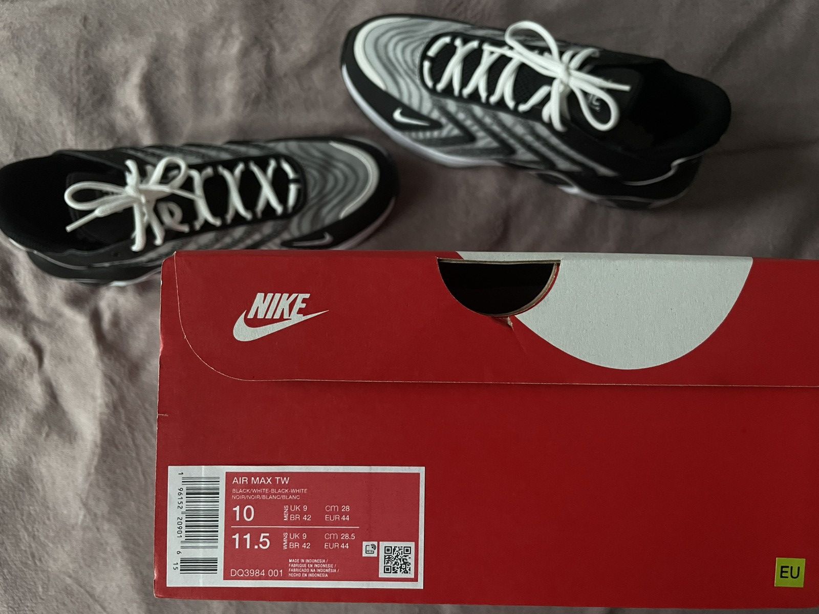 Jordan Brand × Nike Nike Air Max TW Size US 11 / EU 44 - 7 Thumbnail