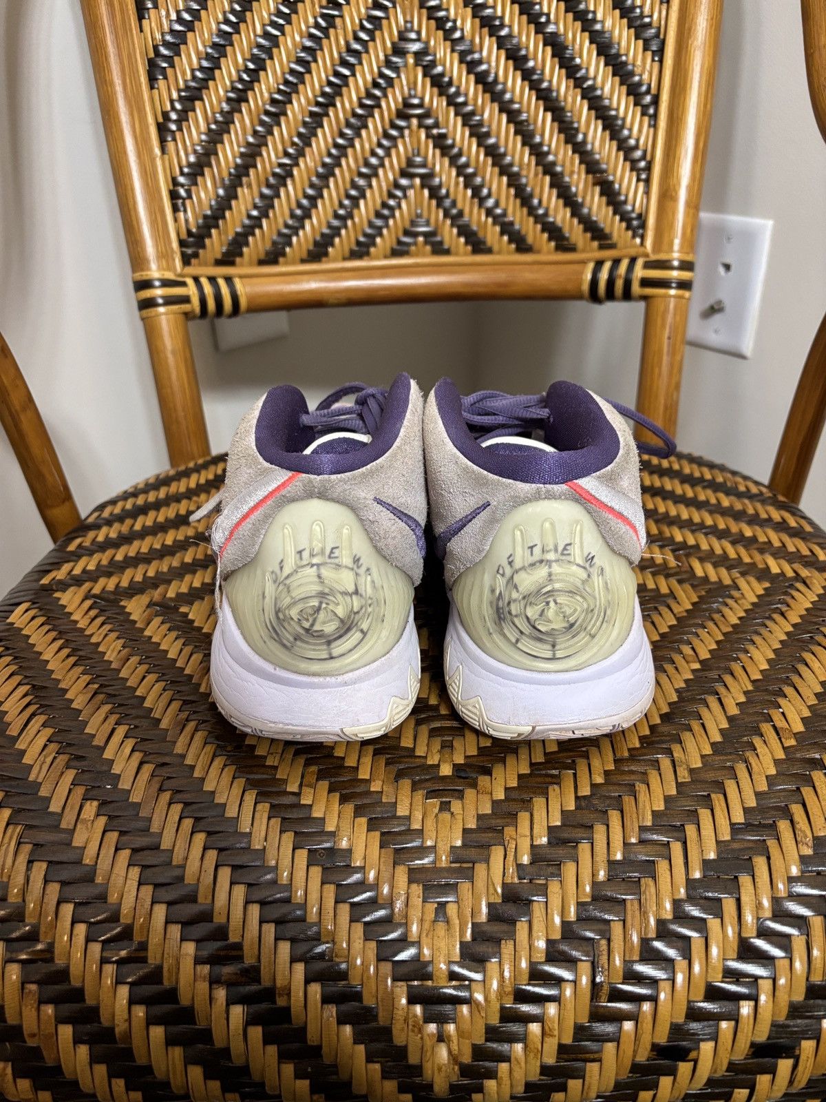 Nike Nike Kyrie 6 Asia Irving Barely Grape CD5031-500 Size US 10 / EU 43 - 4 Thumbnail