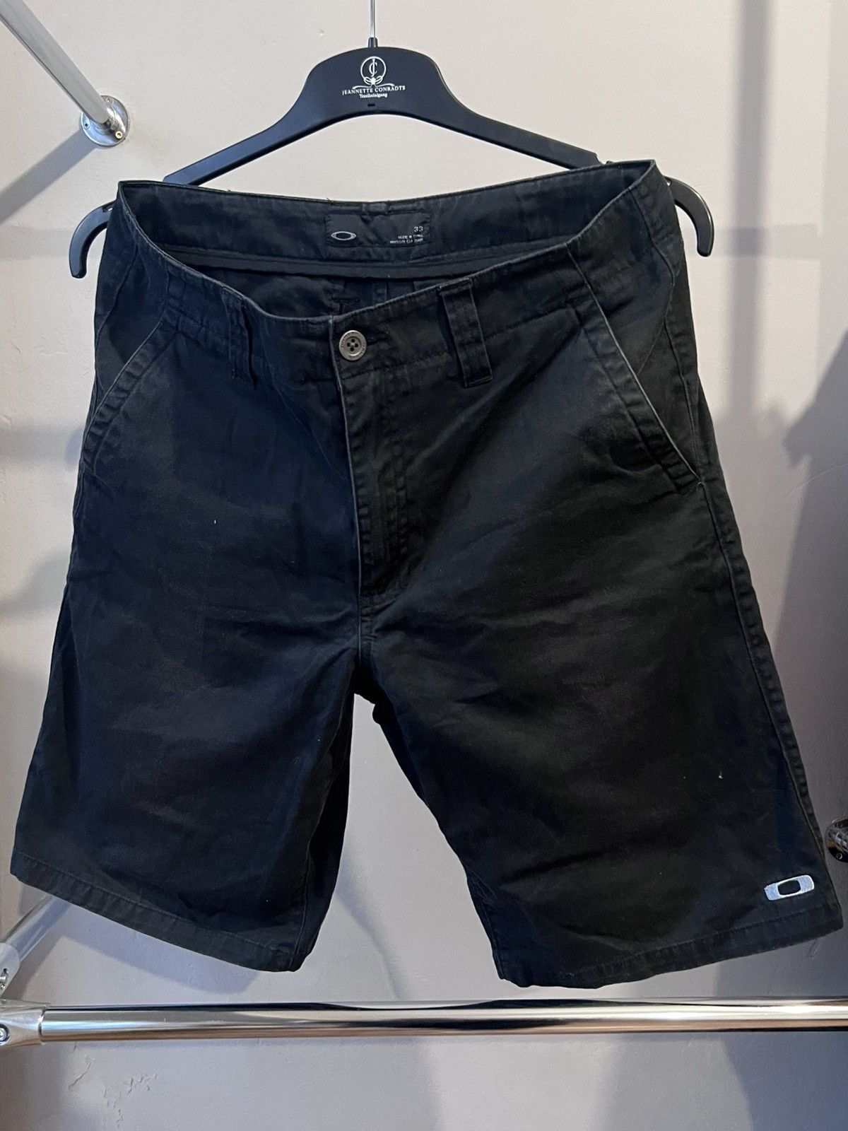 Oakley Oakley Black Solid Shorts Mini Logo Button Closure Men’s 33 Size US 33 - 3 Thumbnail