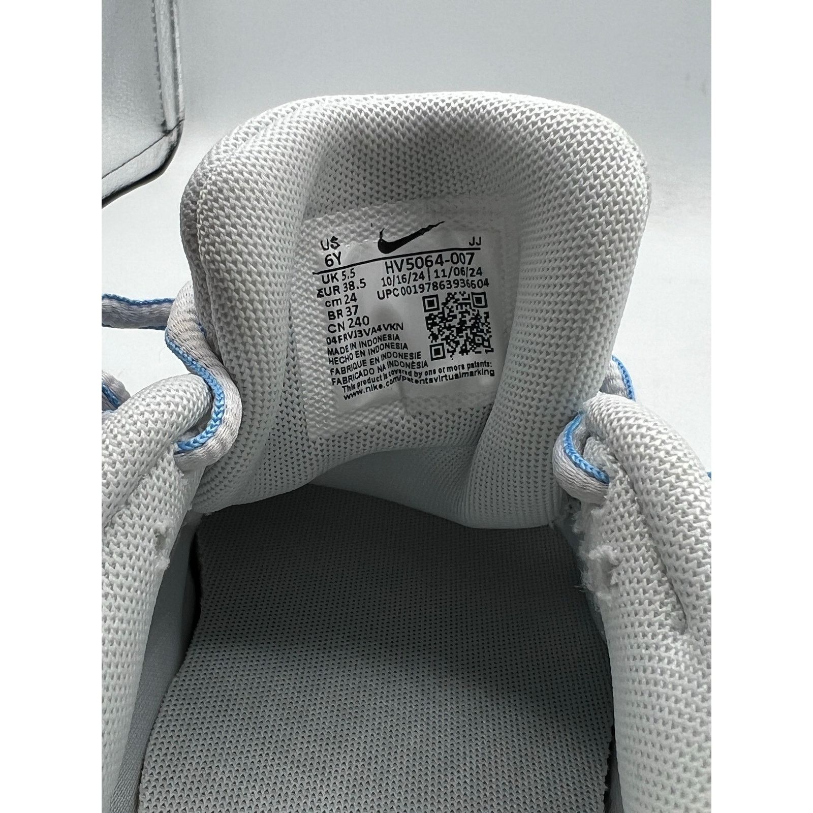 Nike Nike P-6000 GS “Metallic Platnium University Blue” size 6Y Size US 6 / EU 39 - 6 Thumbnail