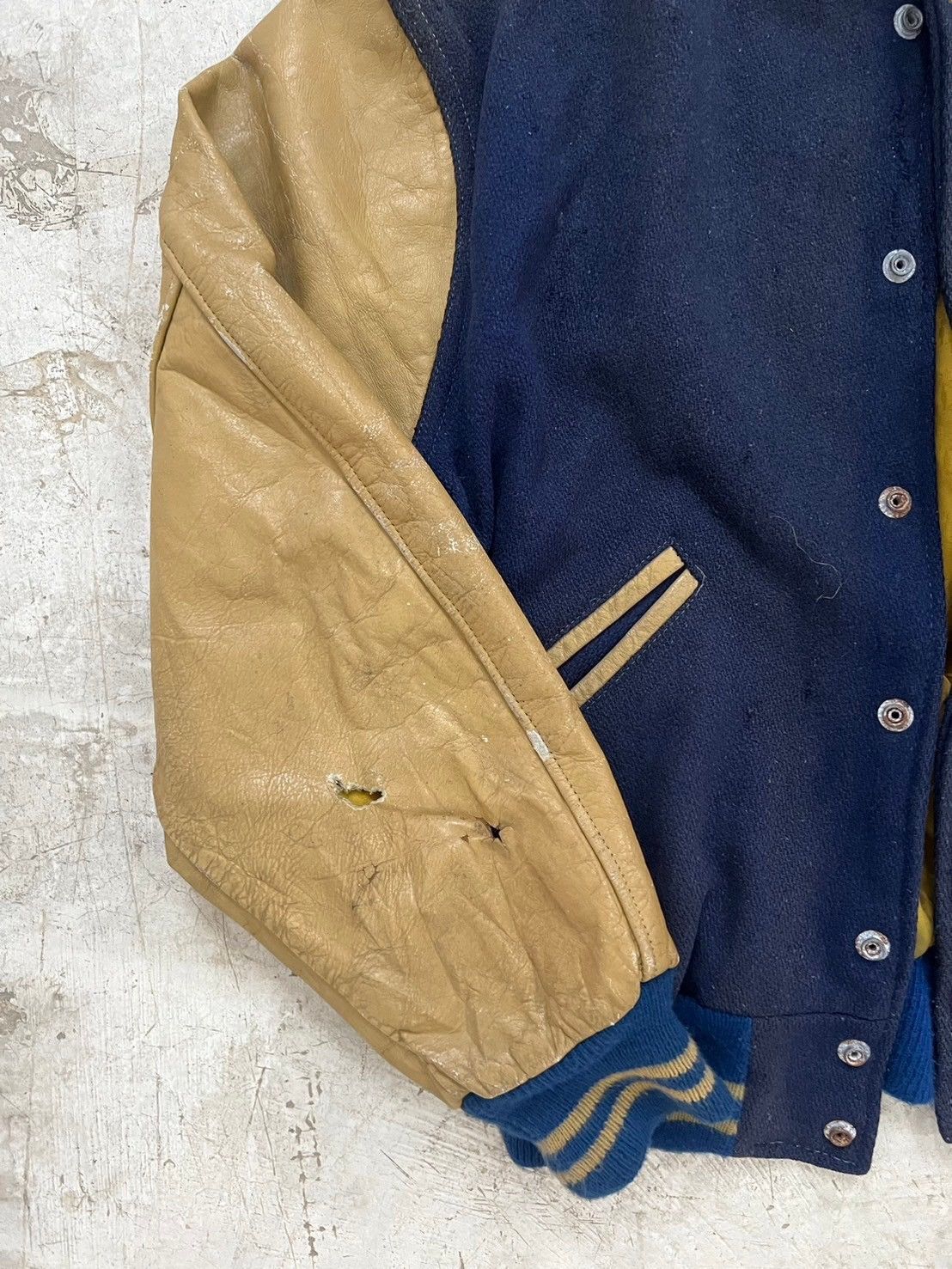 Vintage Thrashed 60s Vintage Butwin Varsity Jacket Distressed Grunge Size US M / EU 48-50 / 2 - 5 Thumbnail