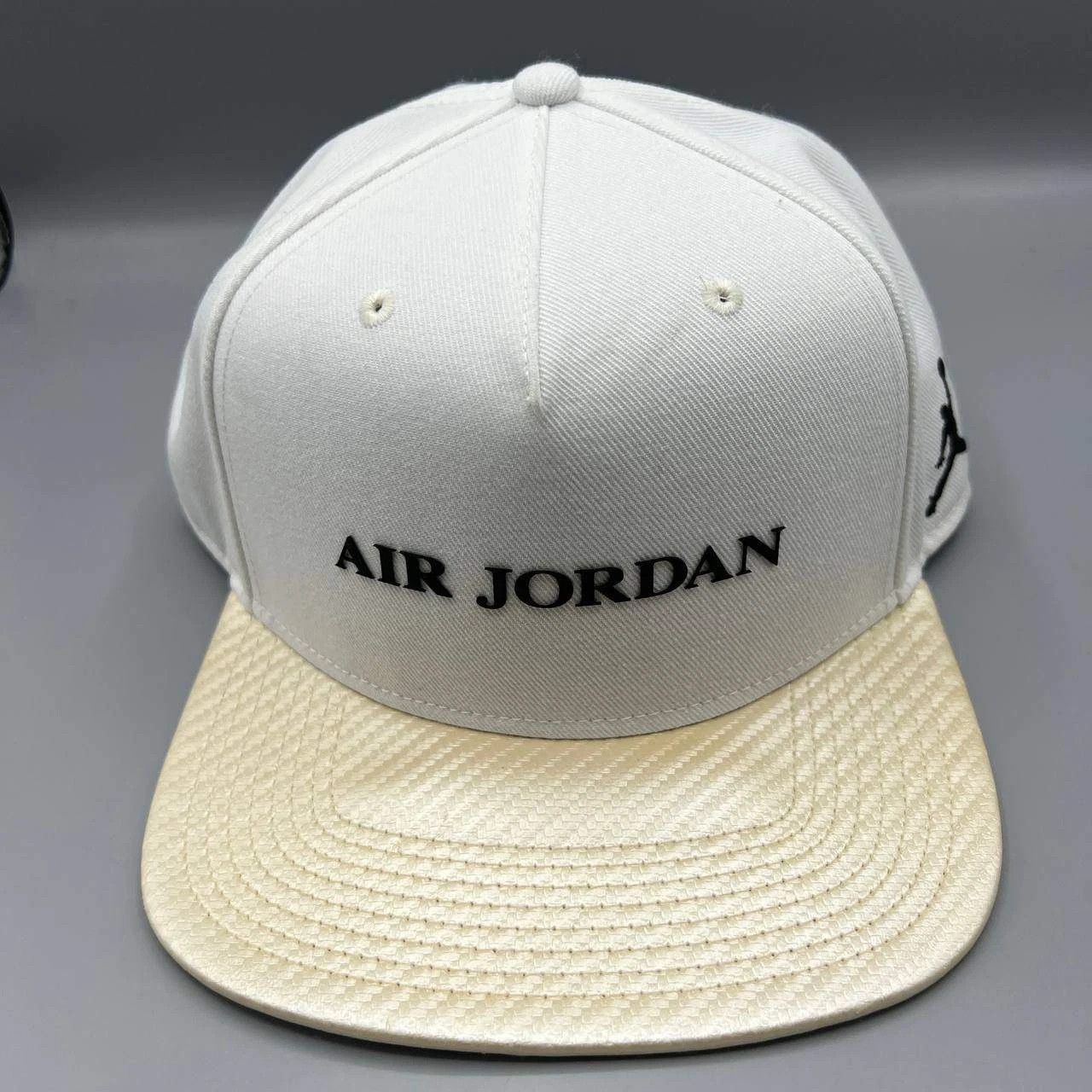 Jordan Brand Air Jordan Hat Men Pearl White Jumpman Snap Back Cap Size ONE SIZE - 1 Thumbnail