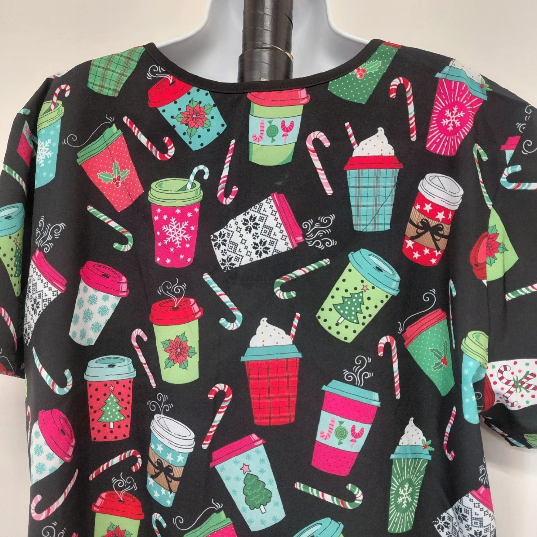 Pinko Ava Therese Holiday Scrub Top Women 2XL Pink Black Coffee Cups Mugs Lid Size XXL / US 16-18 / IT 52-54 - 5 Thumbnail
