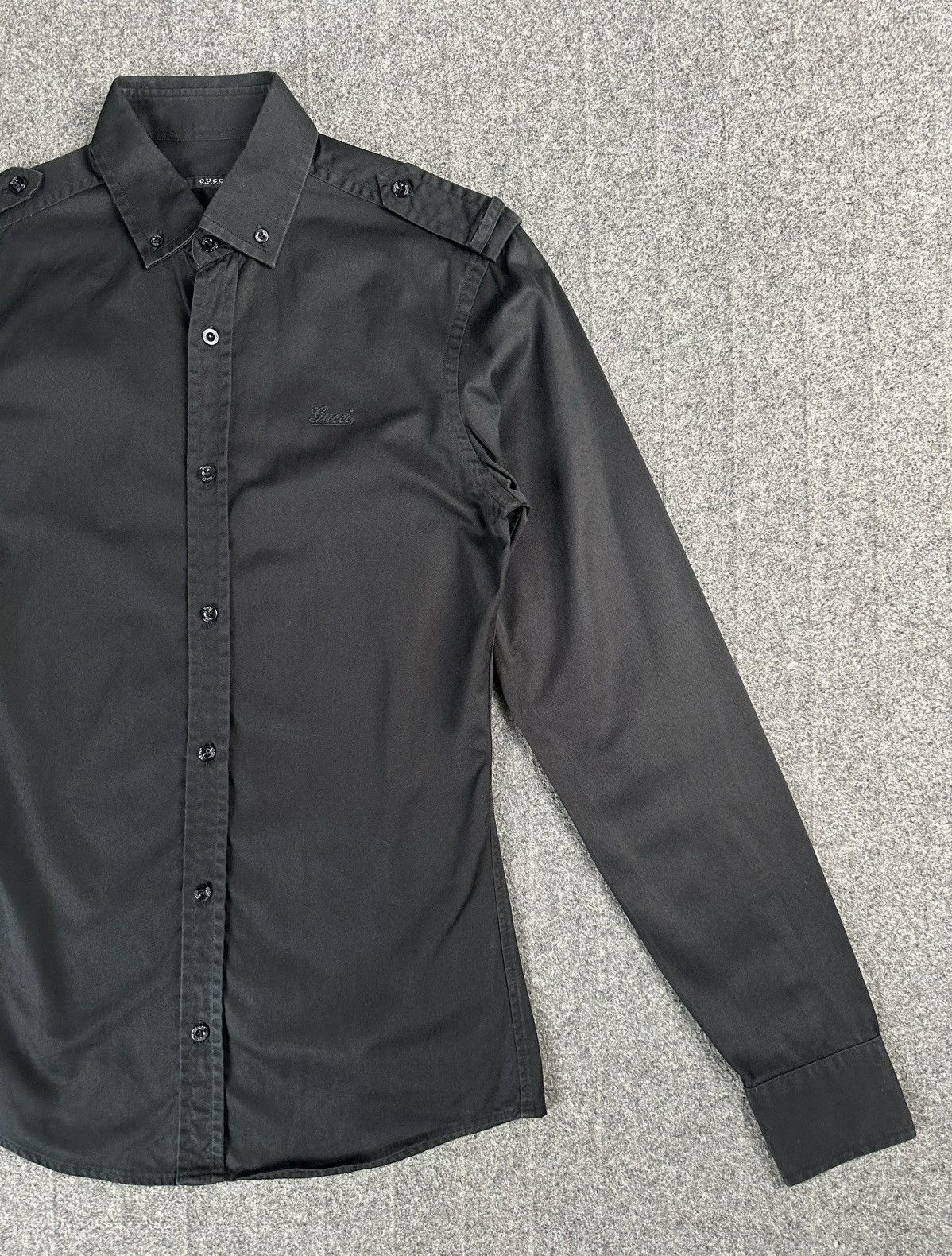 Gucci Gucci - Safari Button Ups Shirt - Embroidered Chest Logo Size XS / US 0-2 / IT 36-38 - 2 Thumbnail