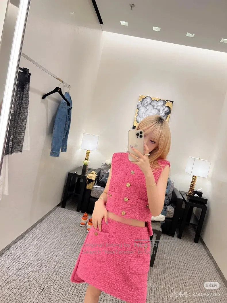 Chanel Chanel 22S pink tweed skirt Size 42" / US 20 - 7 Thumbnail
