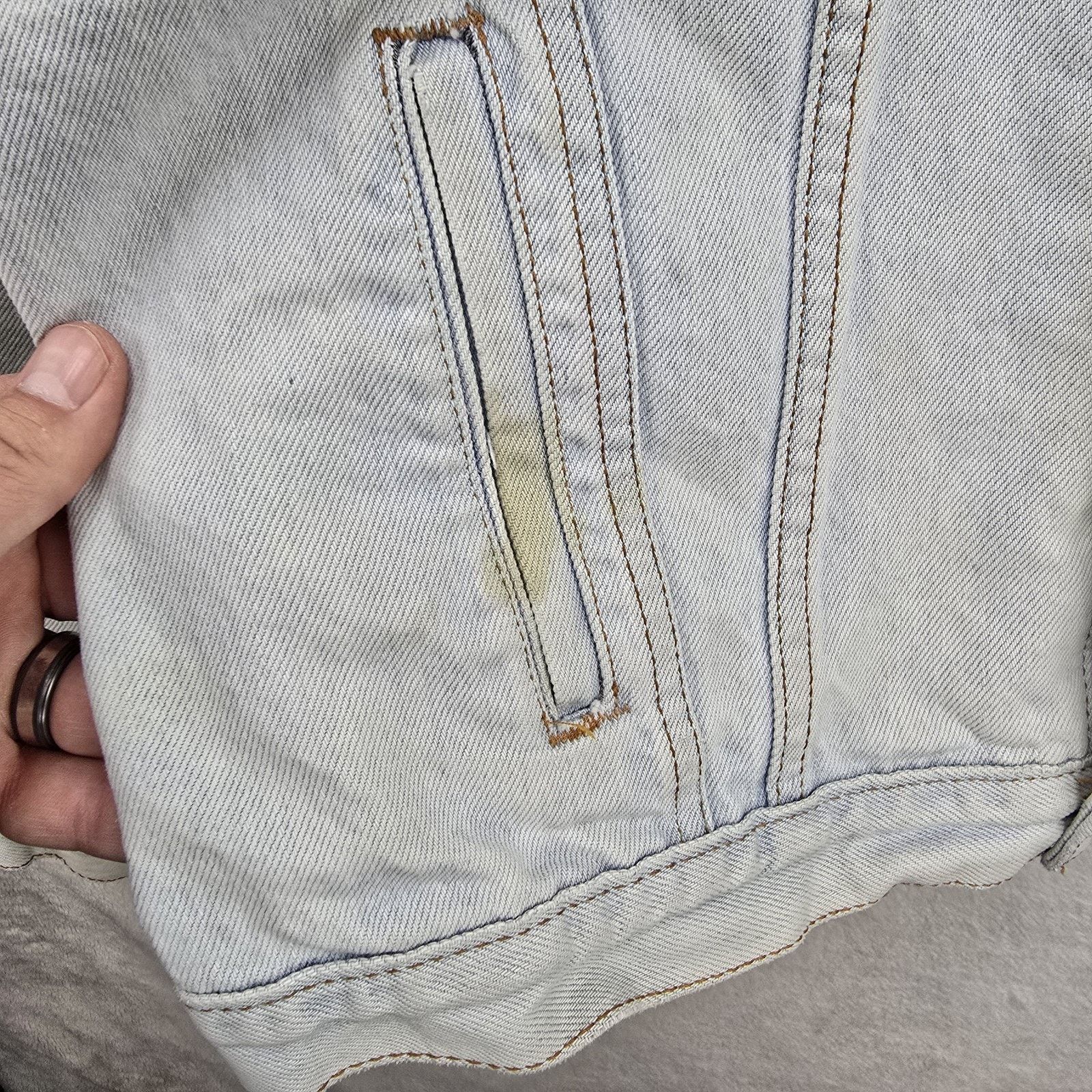 Levi's Vintage Levis Denim Trucker Jacket Large 70506-0217 Thrashed Size US L / EU 52-54 / 3 - 7 Thumbnail