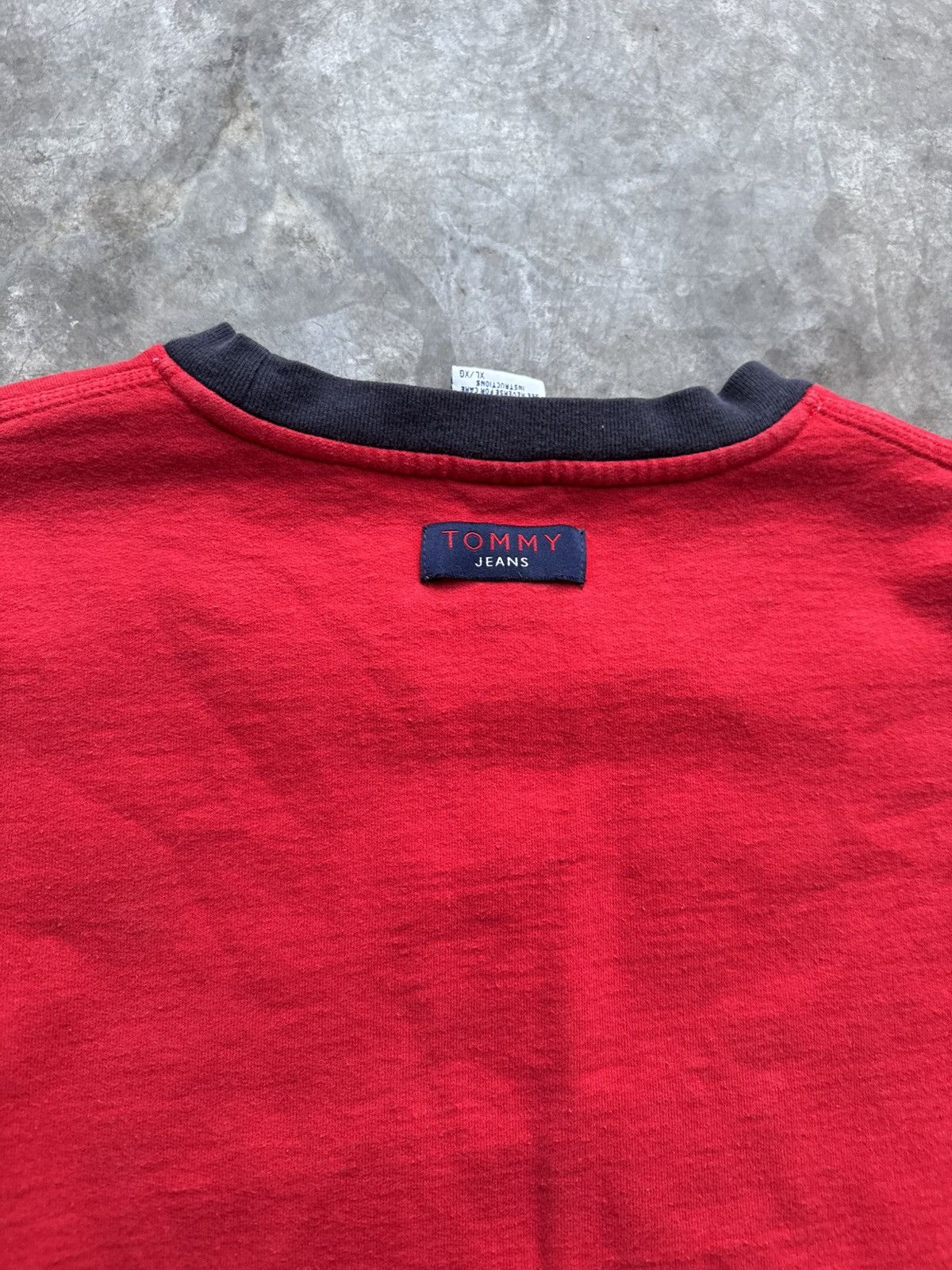 Tommy Hilfiger × Vintage Vintage 90’s/Y2K Faded Red Tommy Hilfiger Boxy Sweatshirt Size US XL / EU 56 / 4 - 4 Thumbnail