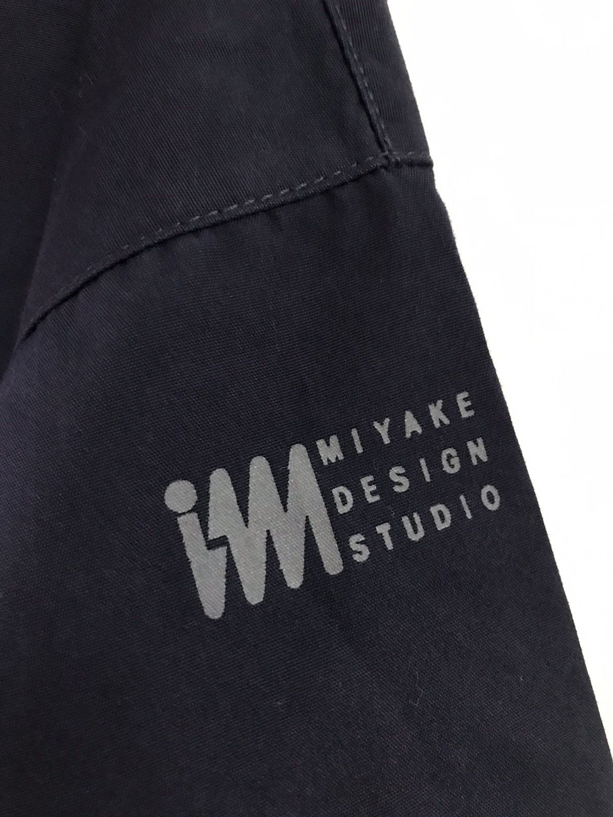 Issey Miyake × Japanese Brand × Vintage Issey Miyake Long Light Jacket Size US M / EU 48-50 / 2 - 2 Thumbnail