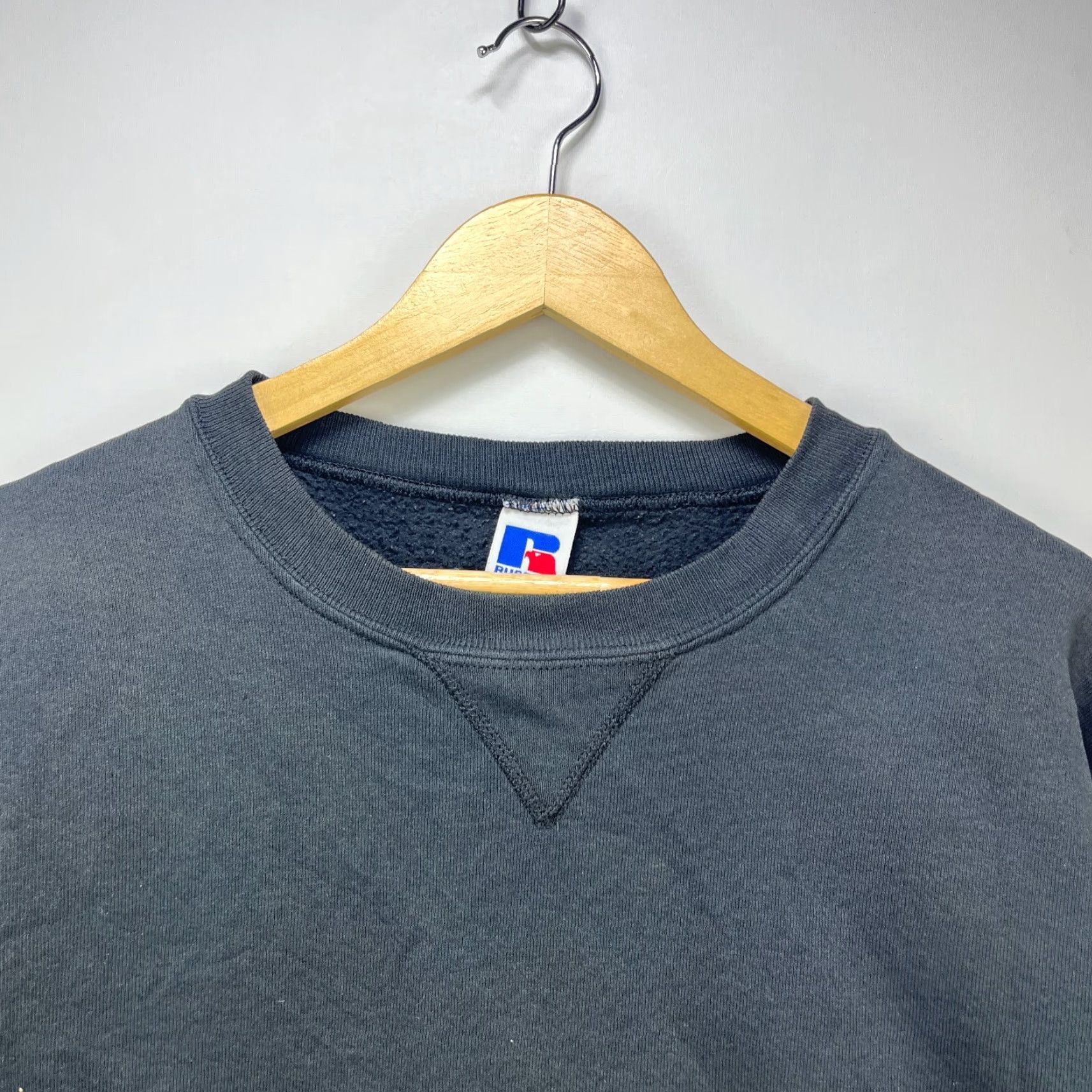 Russell Athletic VINTAGE Russell Athletic Sweatshirt Shirt Black L Mens 90s Sun Faded Pullover Size US L / EU 52-54 / 3 - 2 Thumbnail